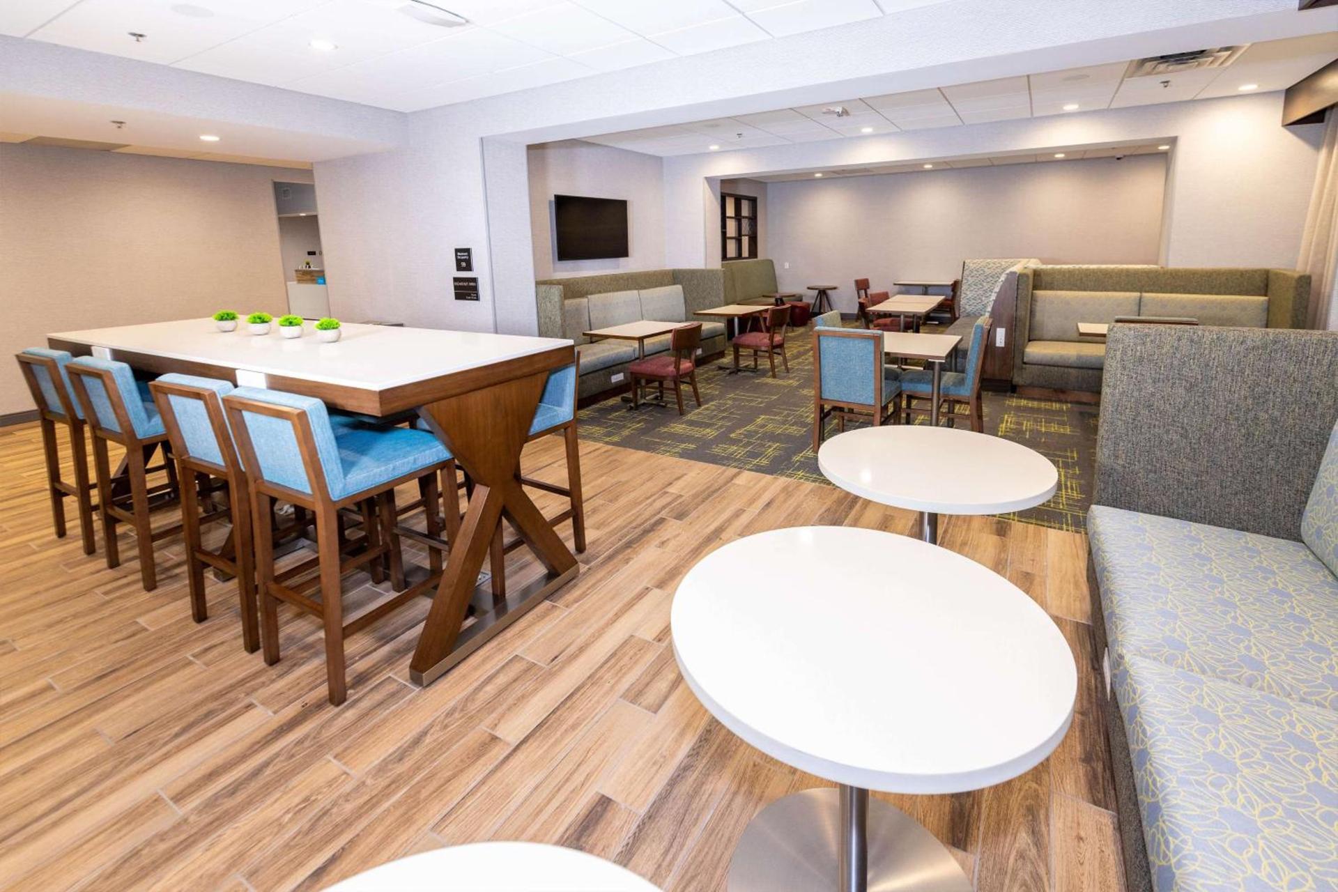 Hampton Inn Selma, Ca photo 8