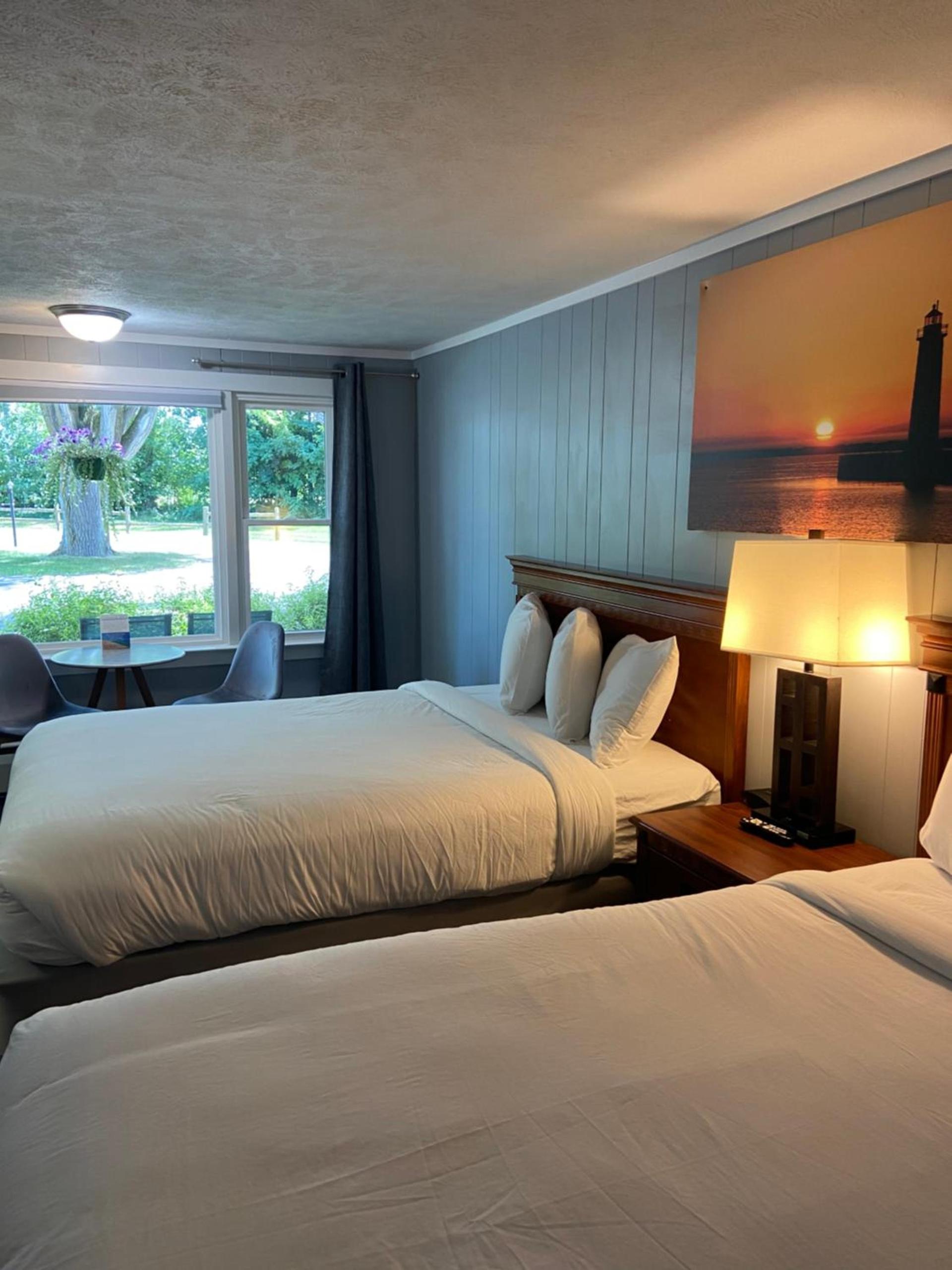 Elk Rapids Lakeshore Inn photo 28