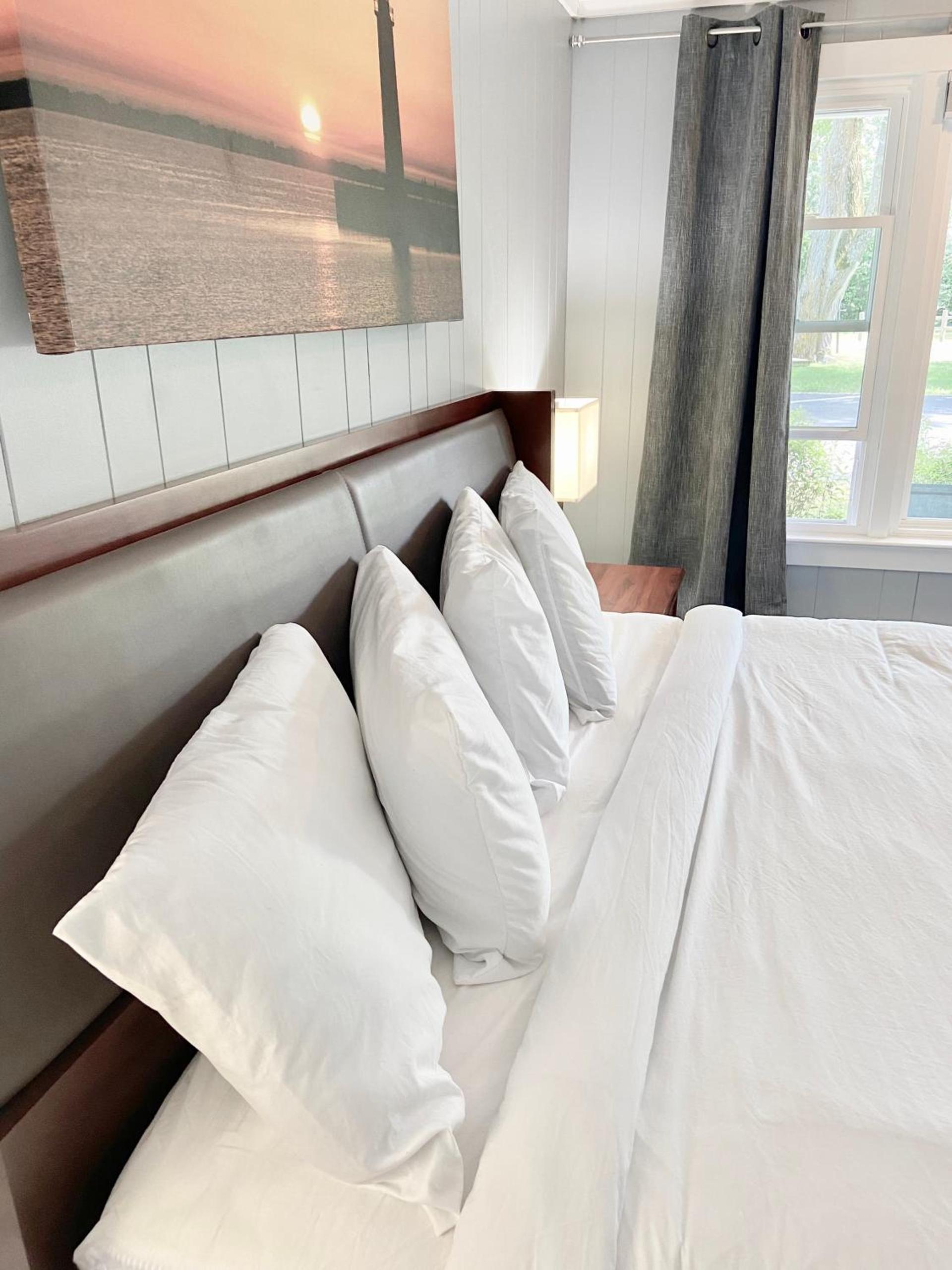 Elk Rapids Lakeshore Inn photo 12