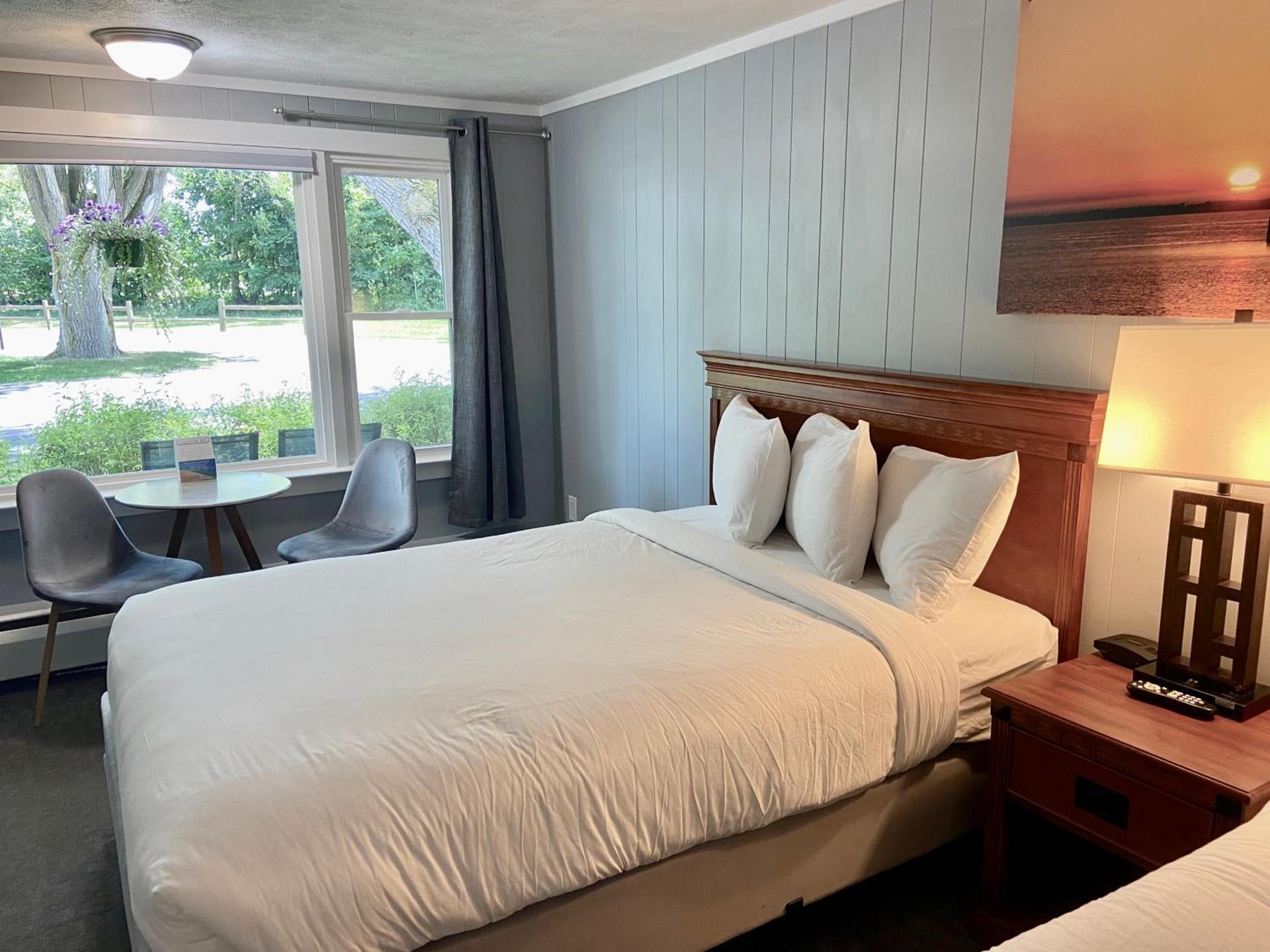 Elk Rapids Lakeshore Inn photo 15