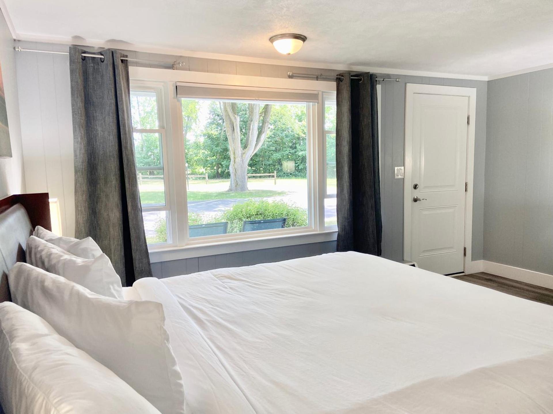 Elk Rapids Lakeshore Inn photo 16