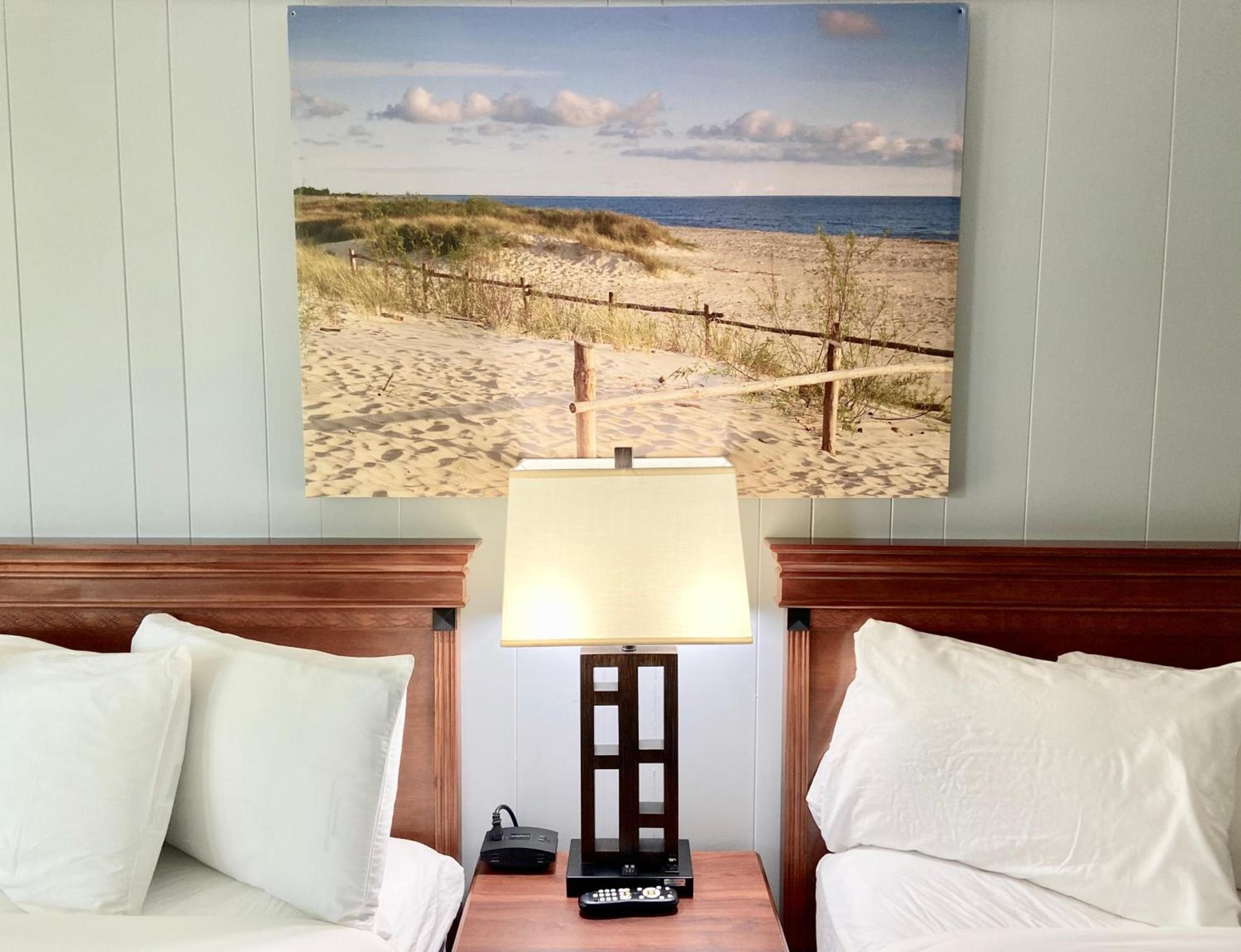Elk Rapids Lakeshore Inn photo 13
