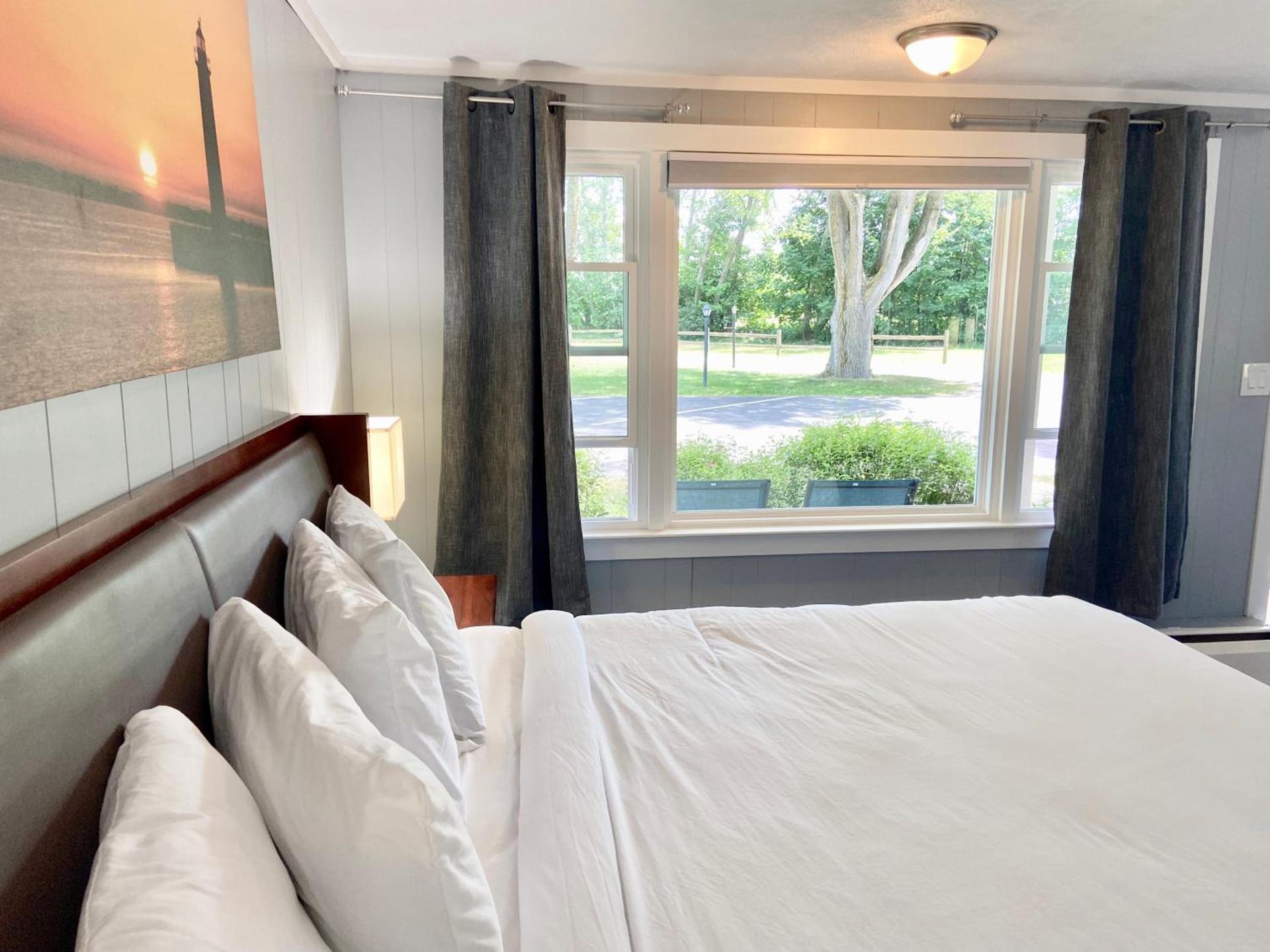 Elk Rapids Lakeshore Inn photo 18