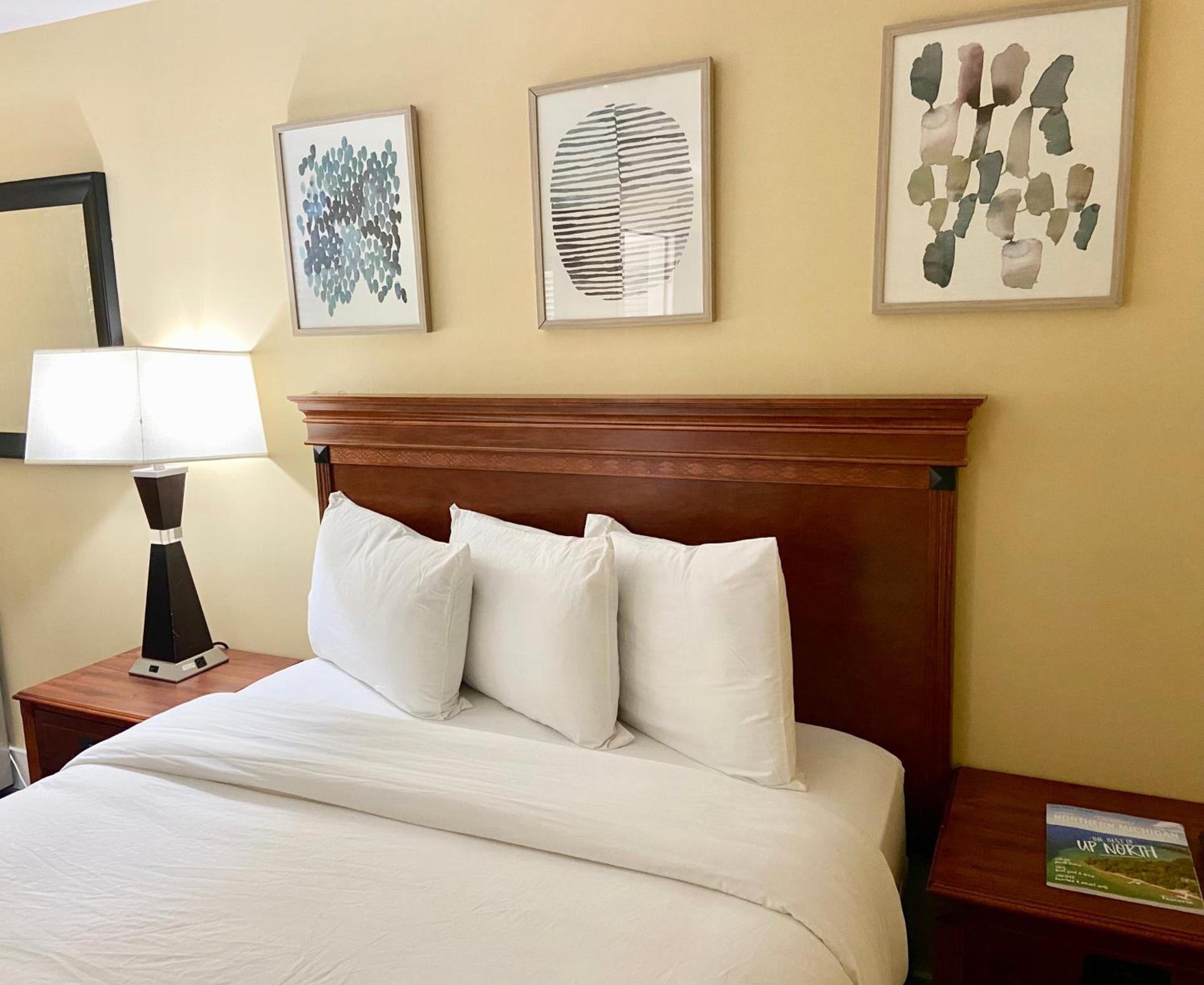 Elk Rapids Lakeshore Inn photo 33