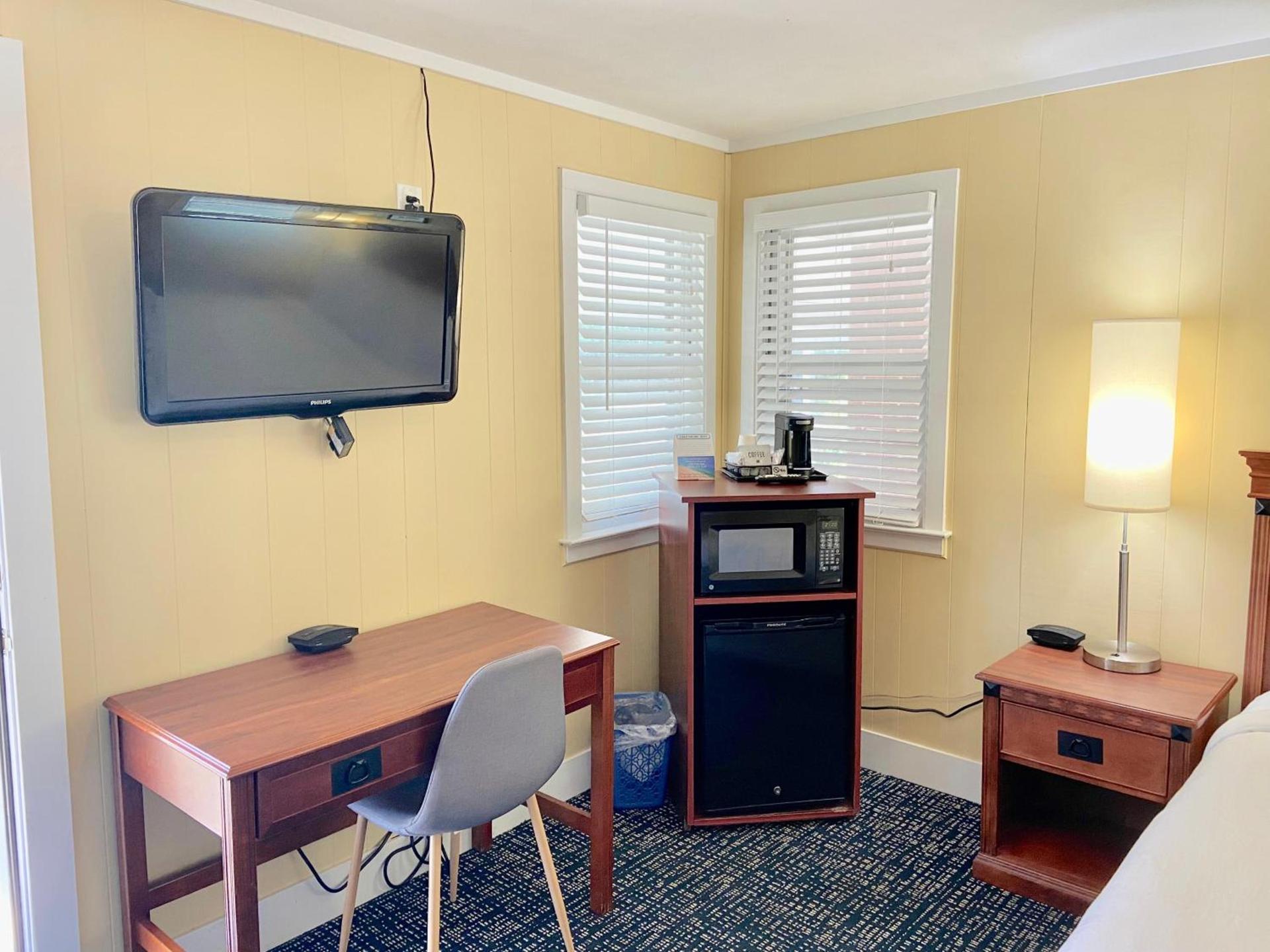 Elk Rapids Lakeshore Inn photo 37