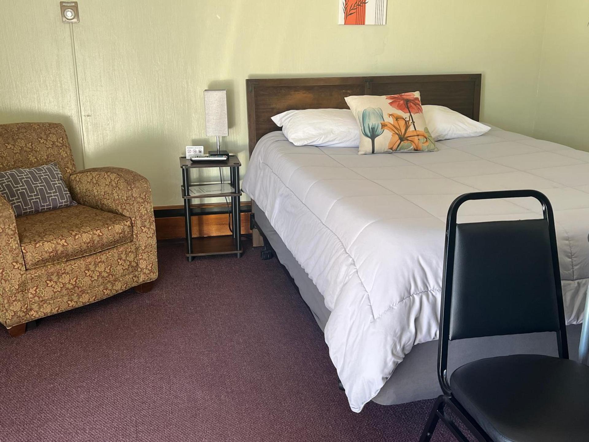 Midtown Inn & Suites photo 7
