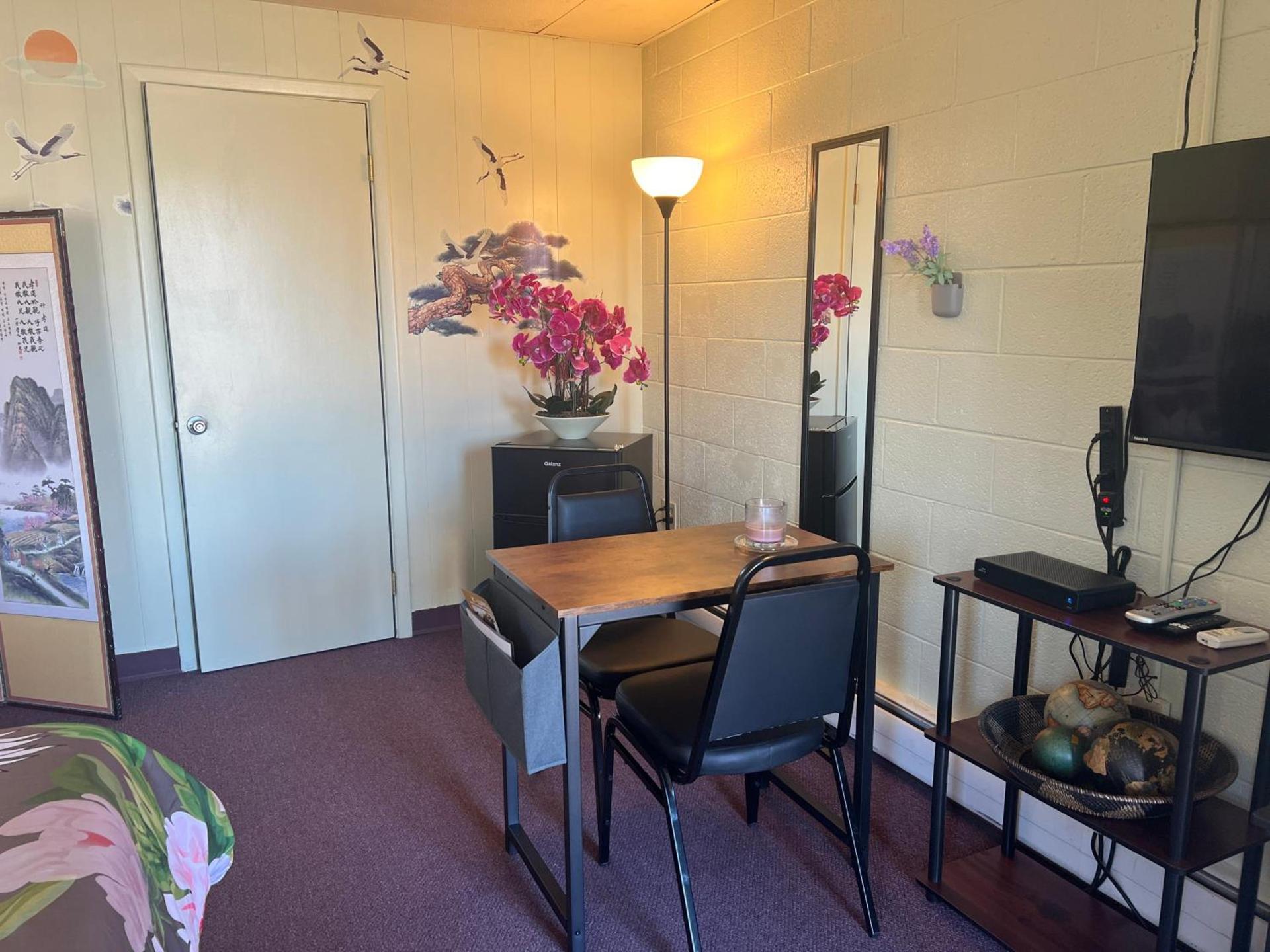 Midtown Inn & Suites photo 8