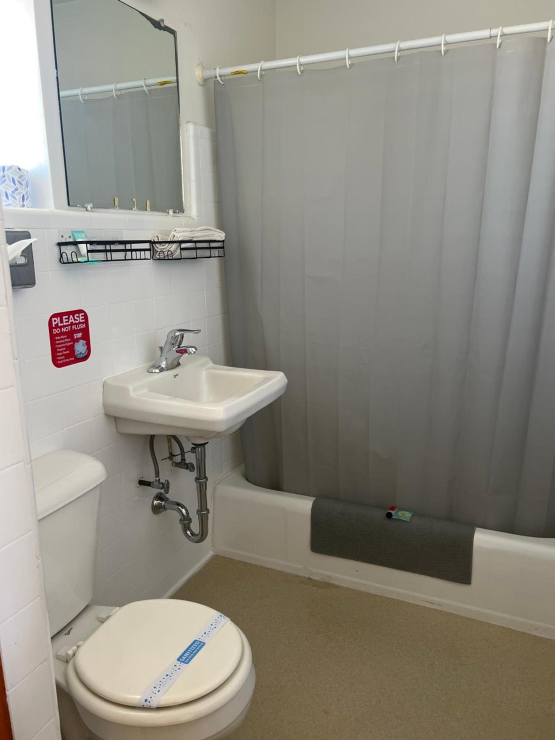 Midtown Inn & Suites photo 18