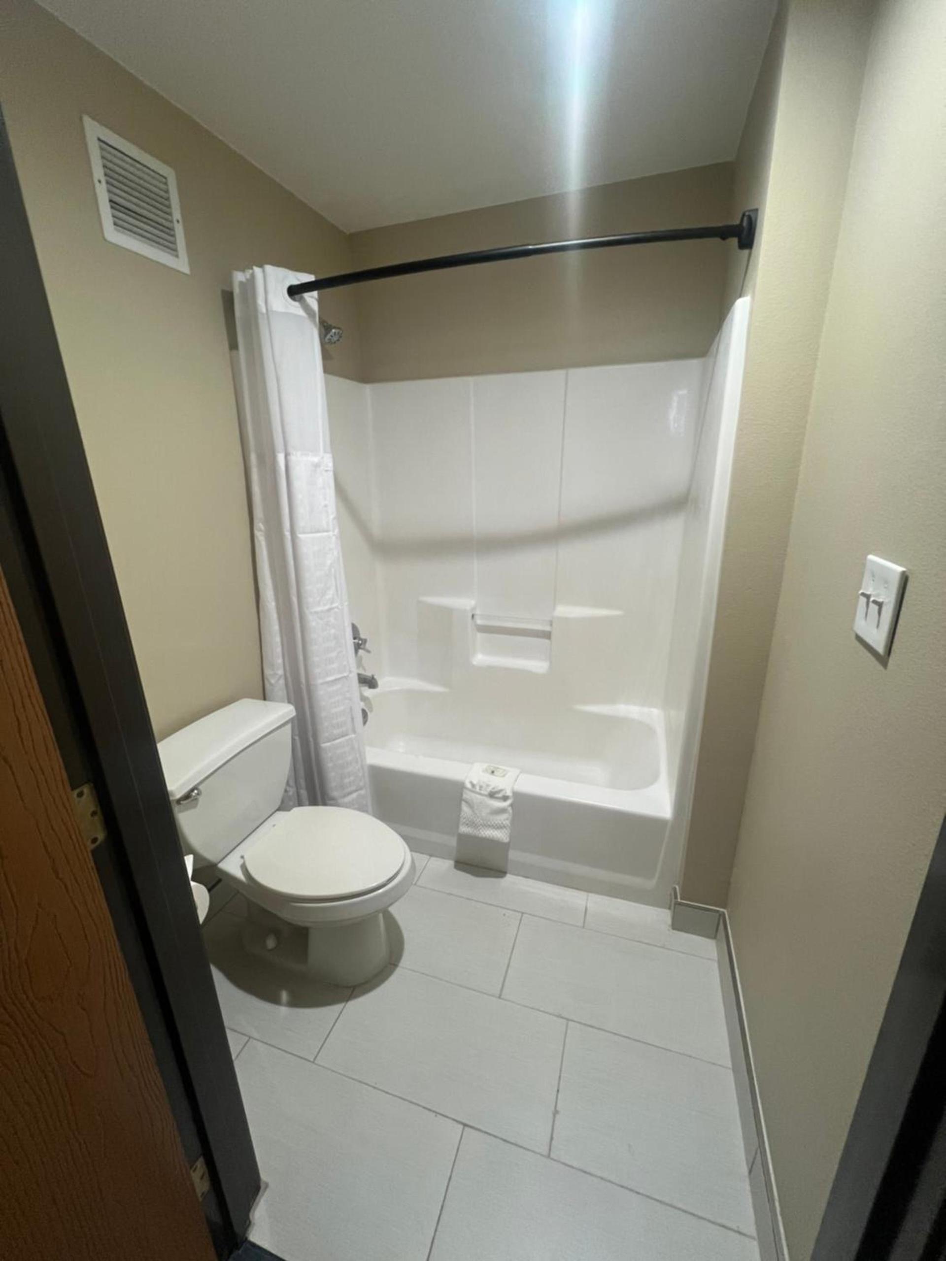 Quality Inn & Suites Willows photo 11