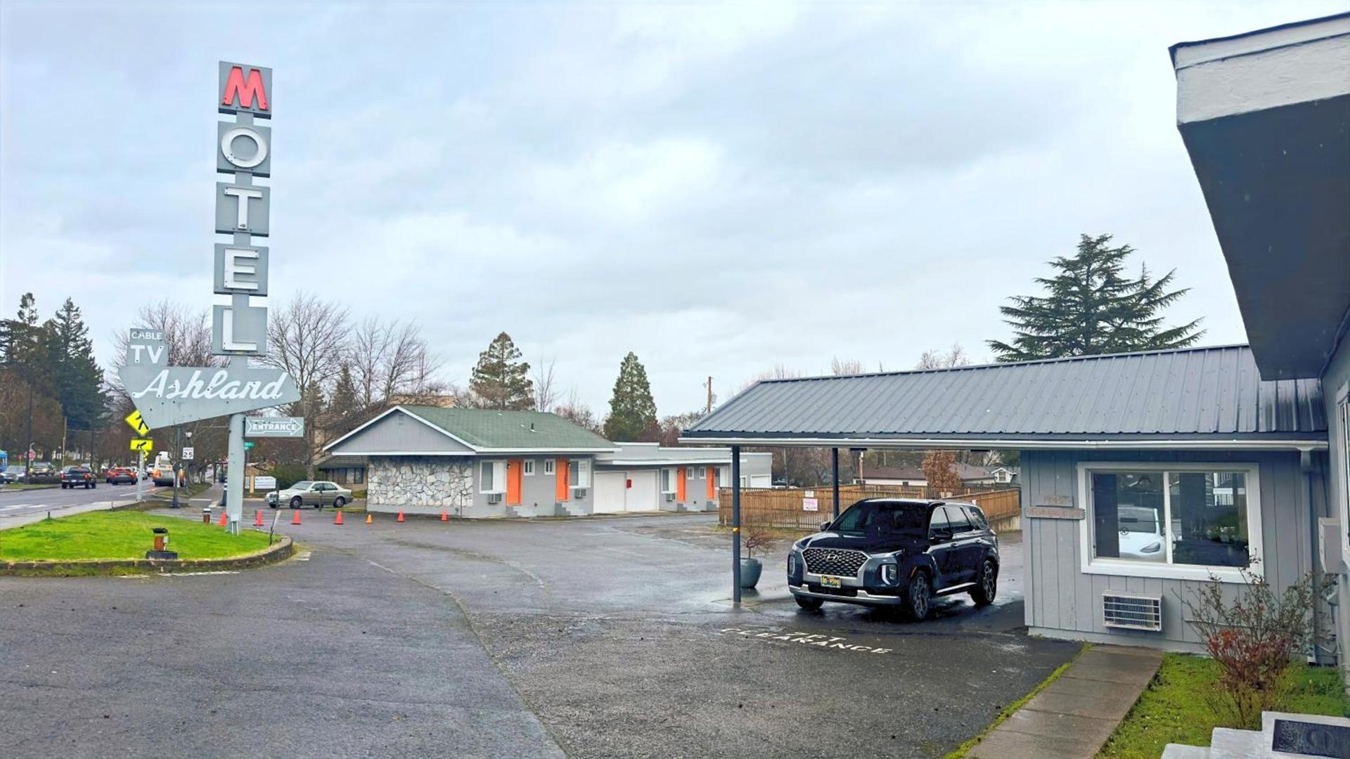 Ashland Motel - Oregon photo 10