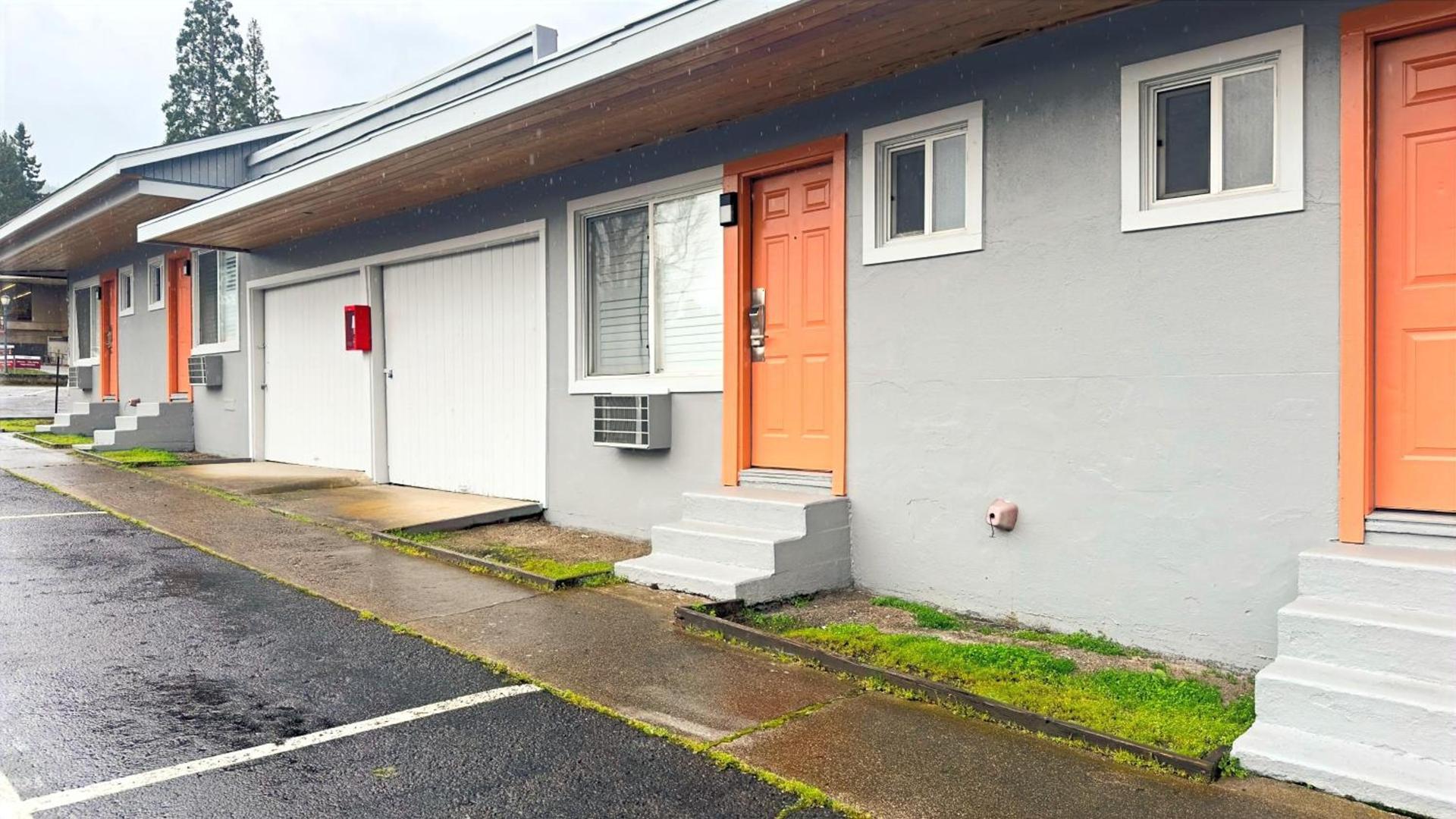 Ashland Motel - Oregon photo 11