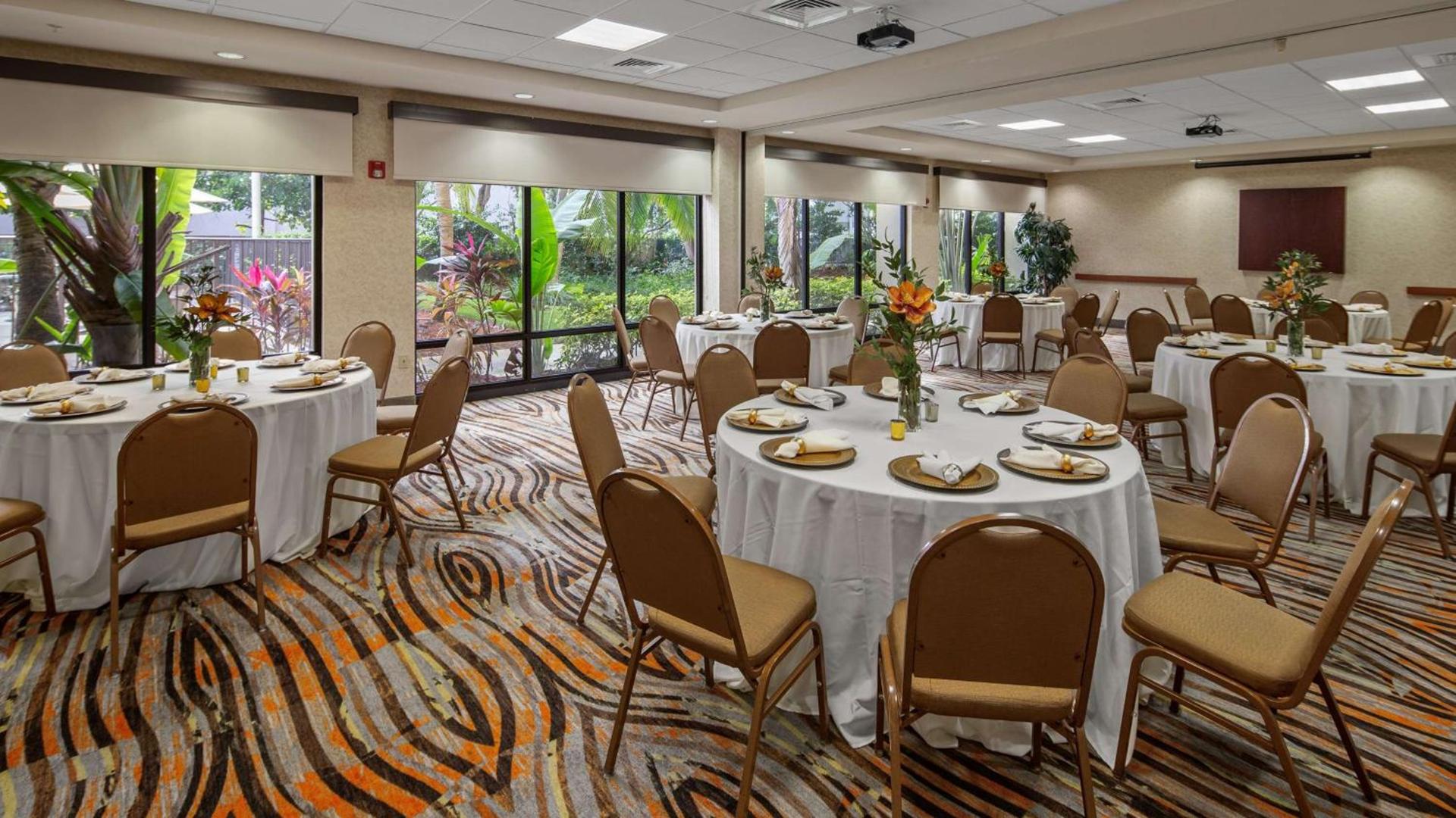 Best Western Plus Kendall Hotel & Suites photo 53