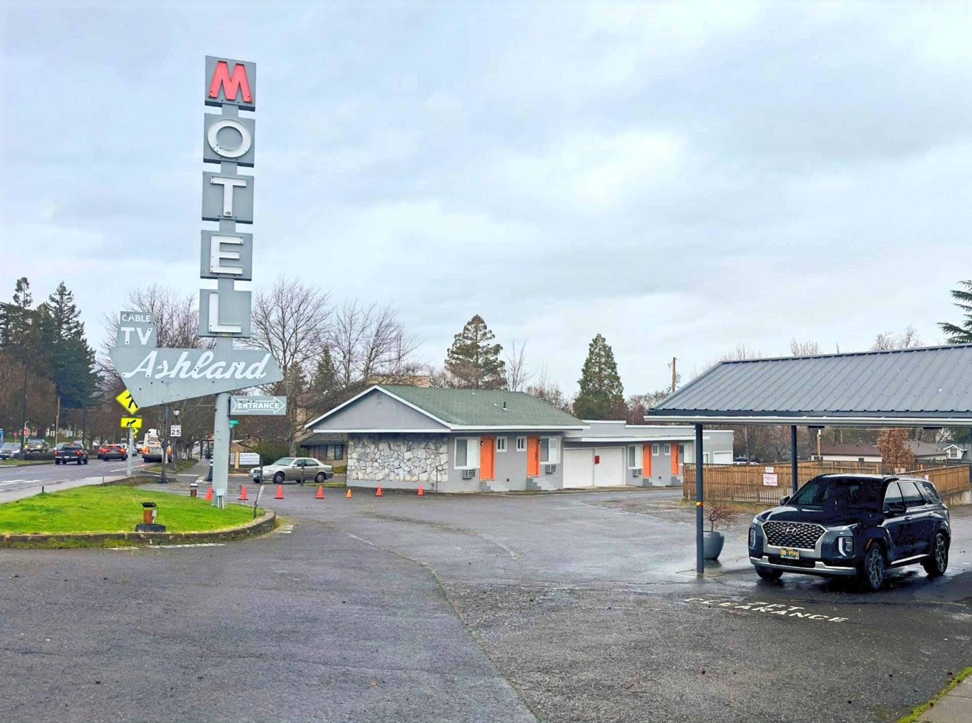 Ashland Motel - Oregon photo 22