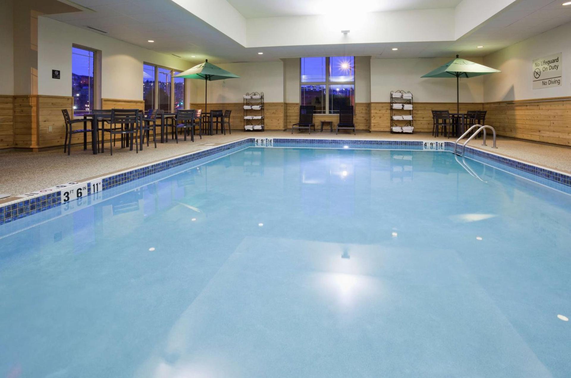 Hampton Inn Duluth-Canal Park photo 17