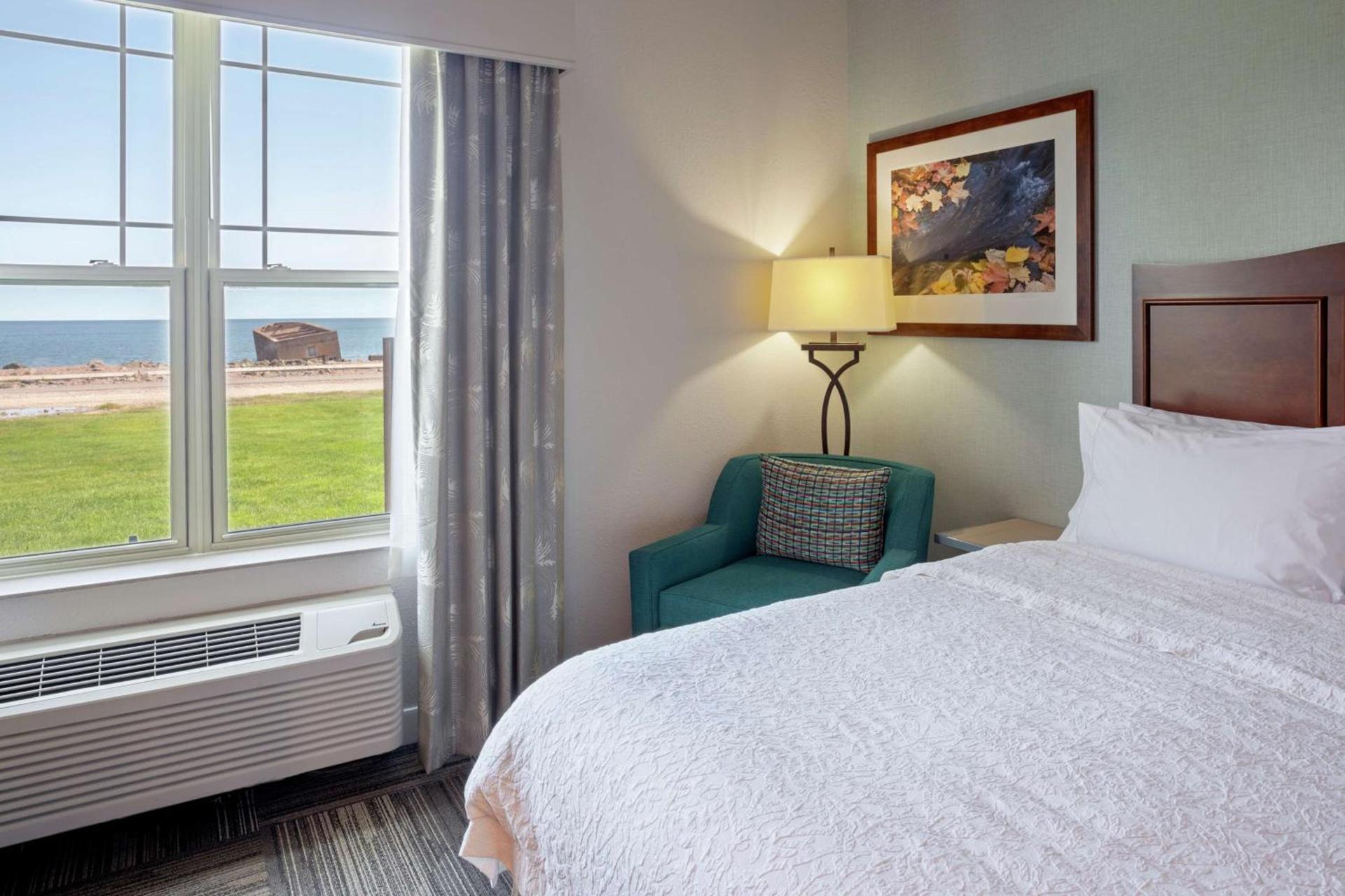 Hampton Inn Duluth-Canal Park photo 24