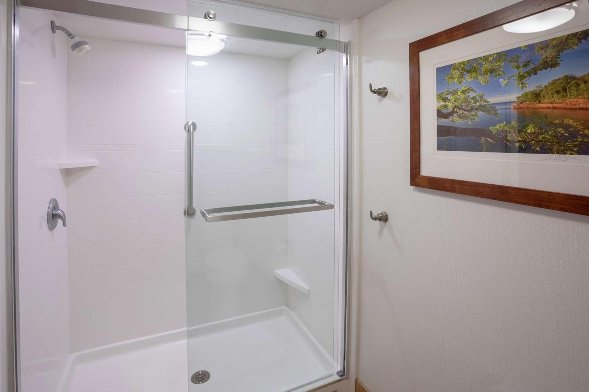 Hampton Inn Duluth-Canal Park photo 33