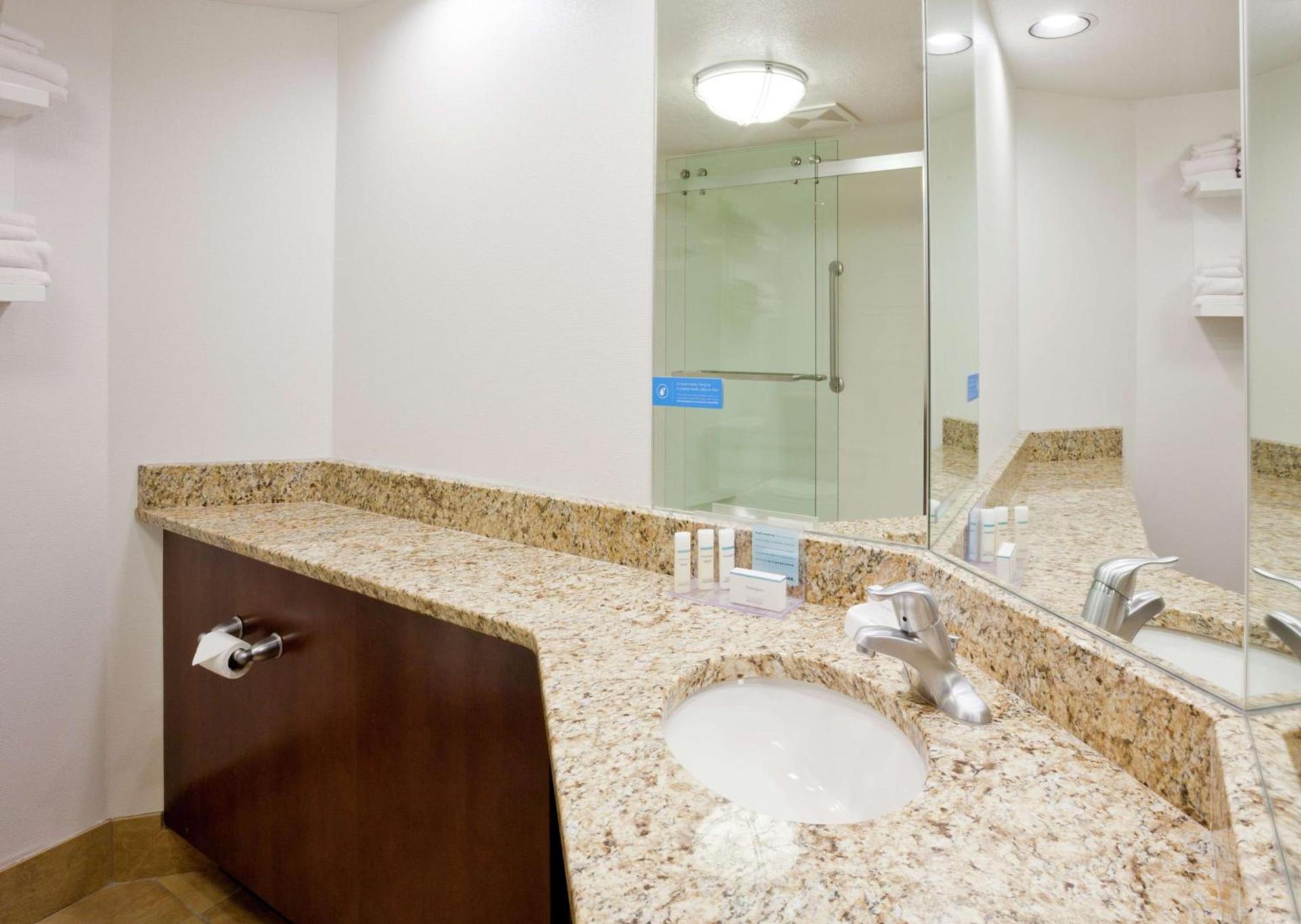 Hampton Inn Duluth-Canal Park photo 34