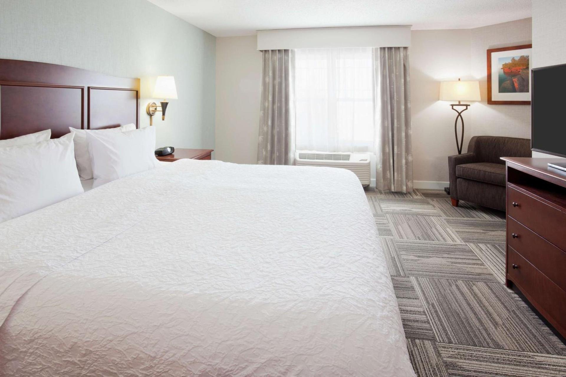 Hampton Inn Duluth-Canal Park photo 42