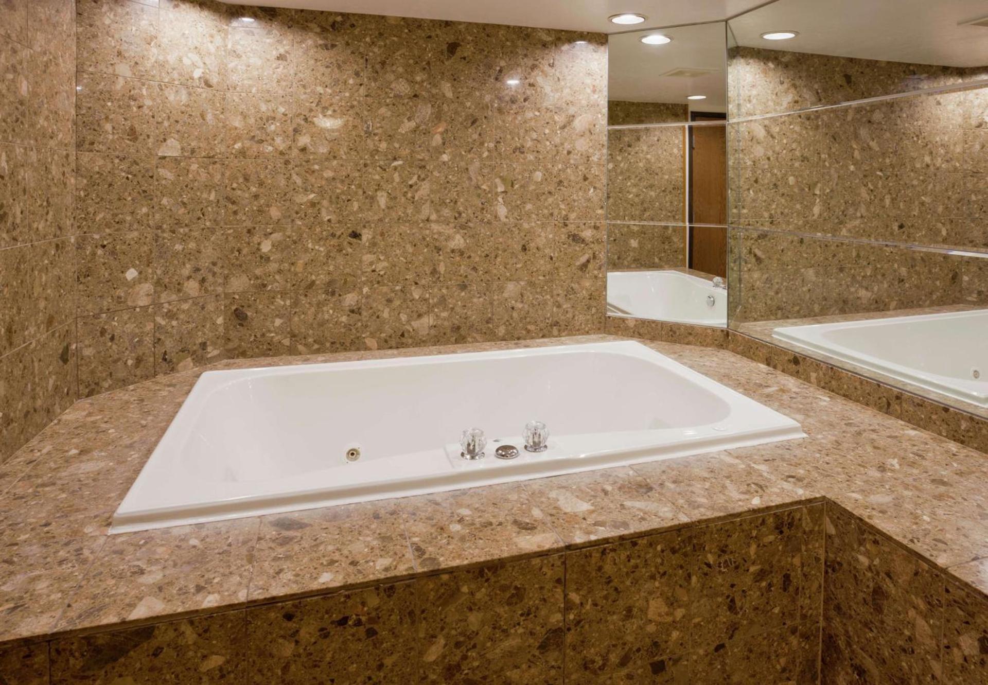 Hampton Inn Duluth-Canal Park photo 48
