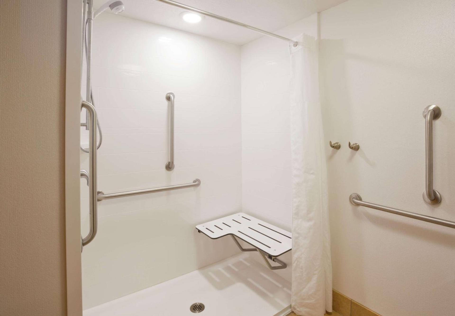 Hampton Inn Duluth-Canal Park photo 50