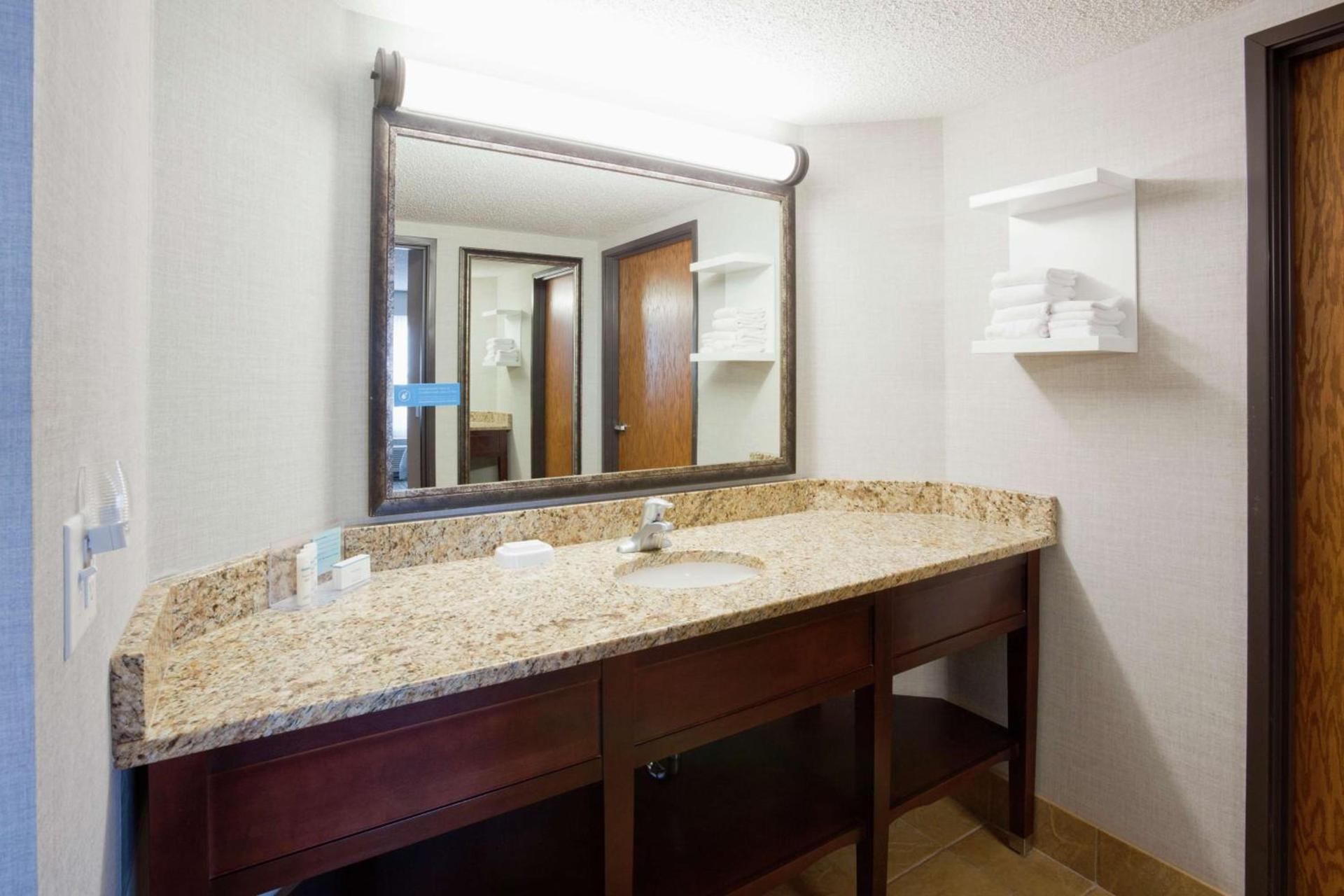 Hampton Inn Duluth-Canal Park photo 53