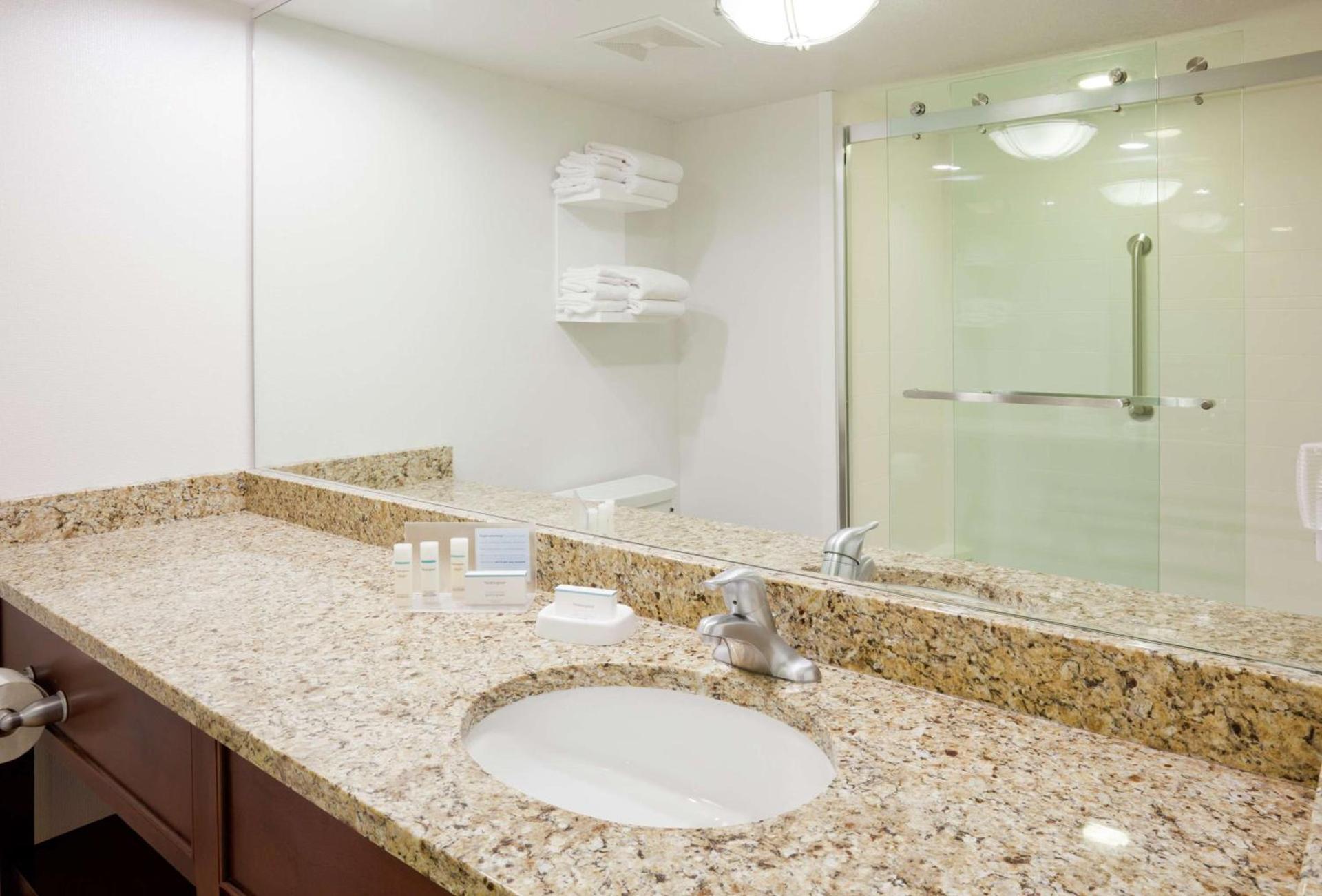 Hampton Inn Duluth-Canal Park photo 54