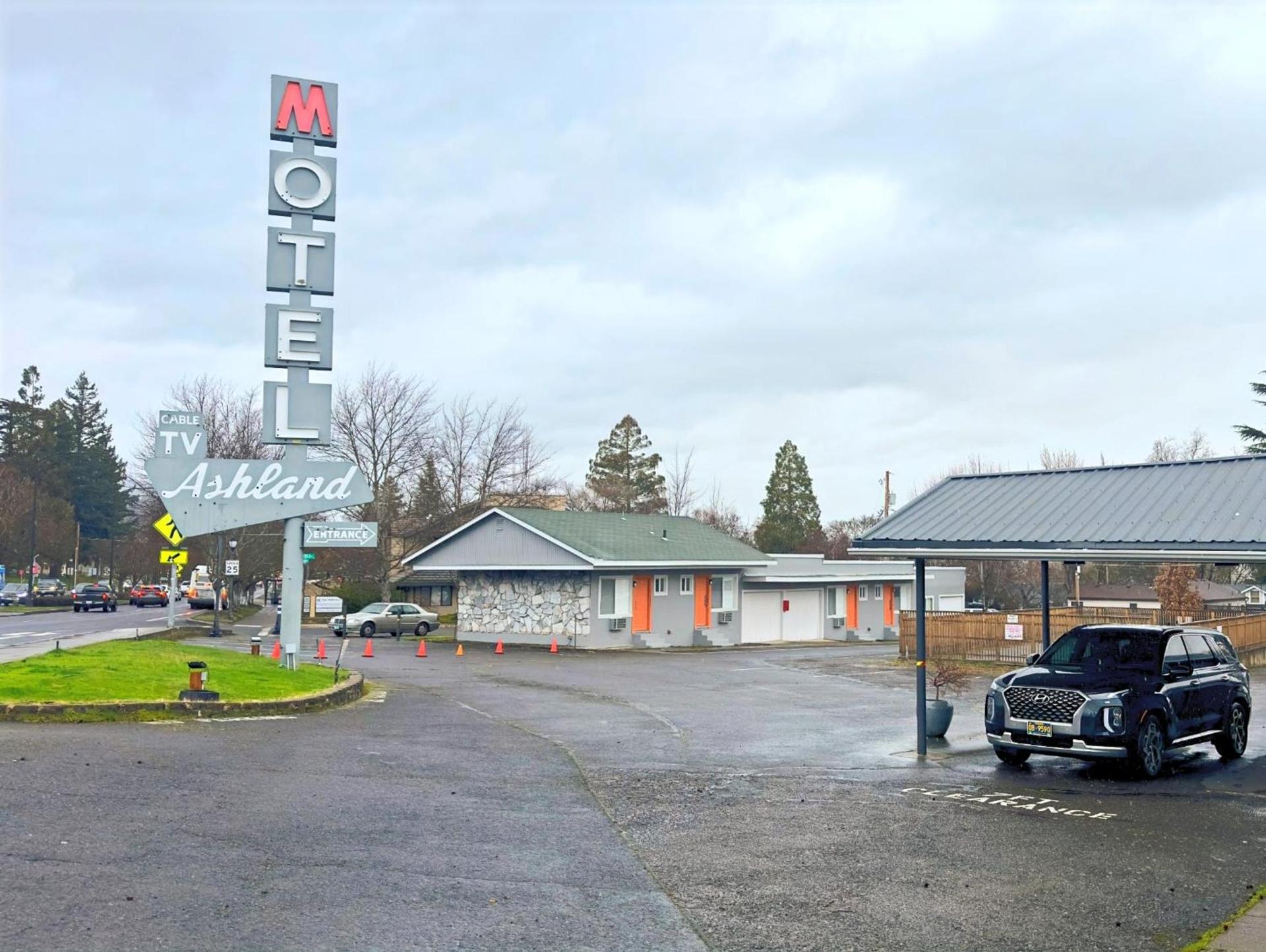 Ashland Motel - Oregon photo 2