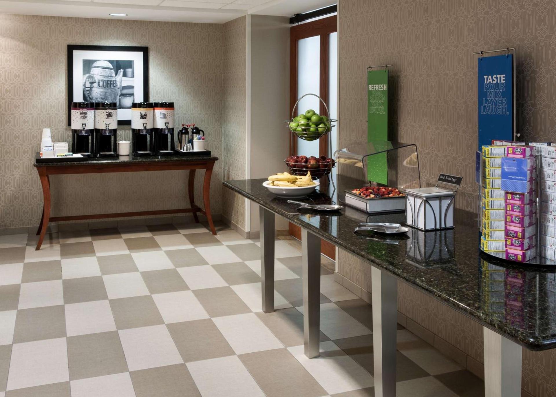 Hampton Inn & Suites Davenport photo 7