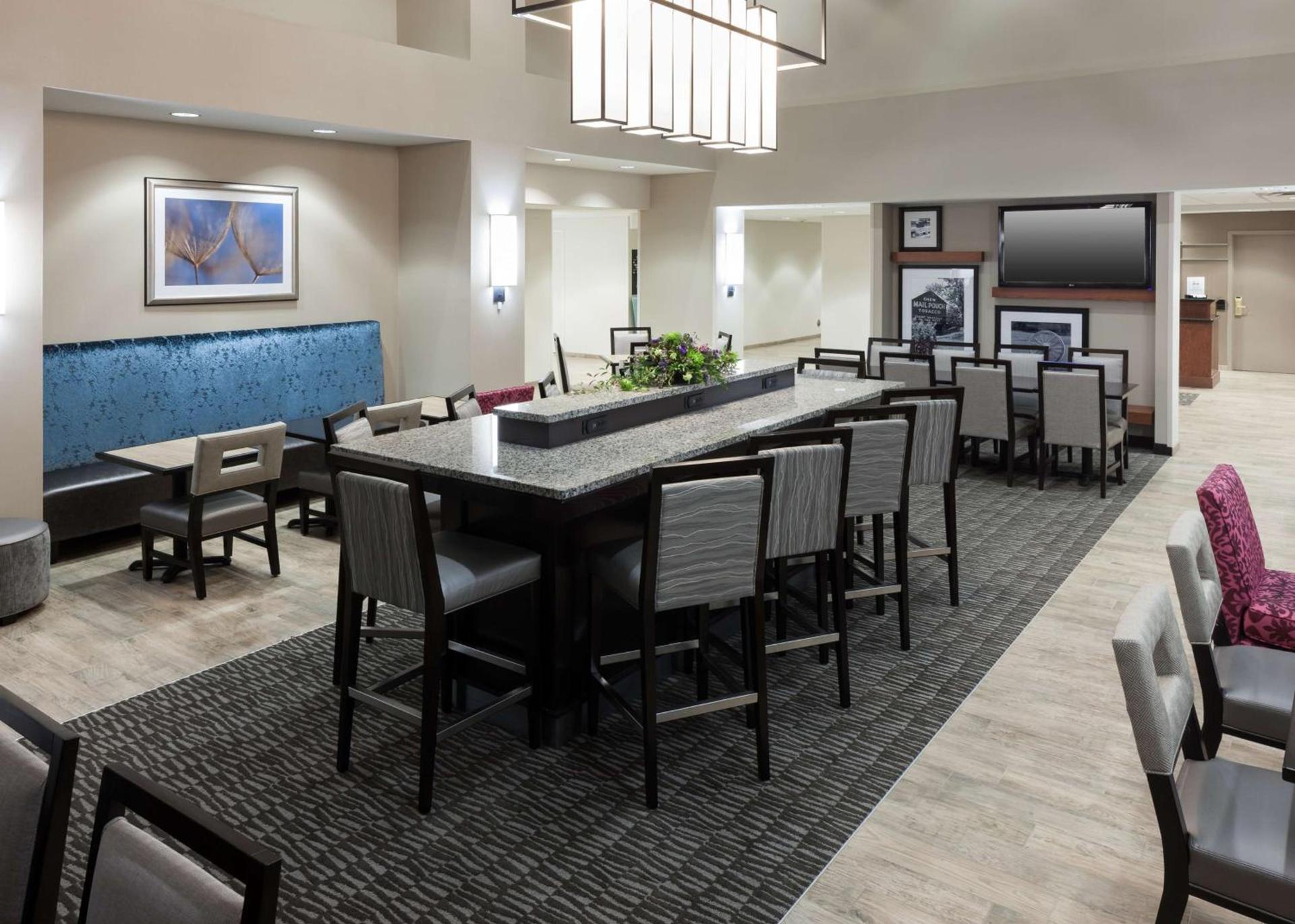 Hampton Inn & Suites Davenport photo 8