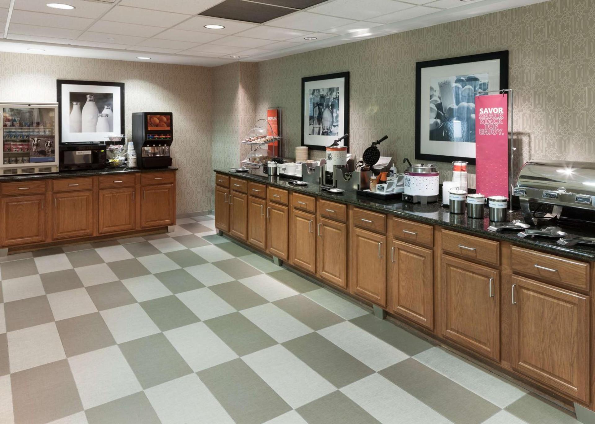 Hampton Inn & Suites Davenport photo 10