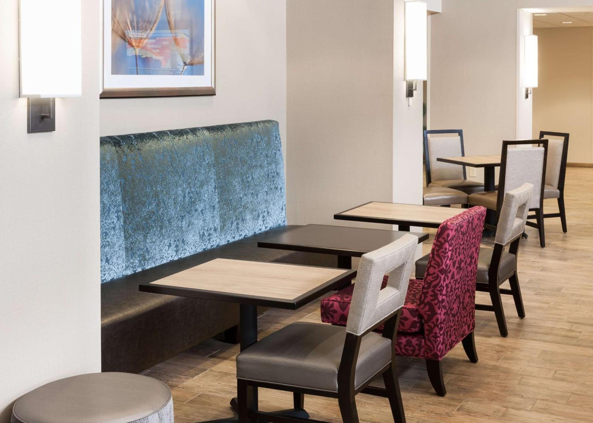 Hampton Inn & Suites Davenport photo 9