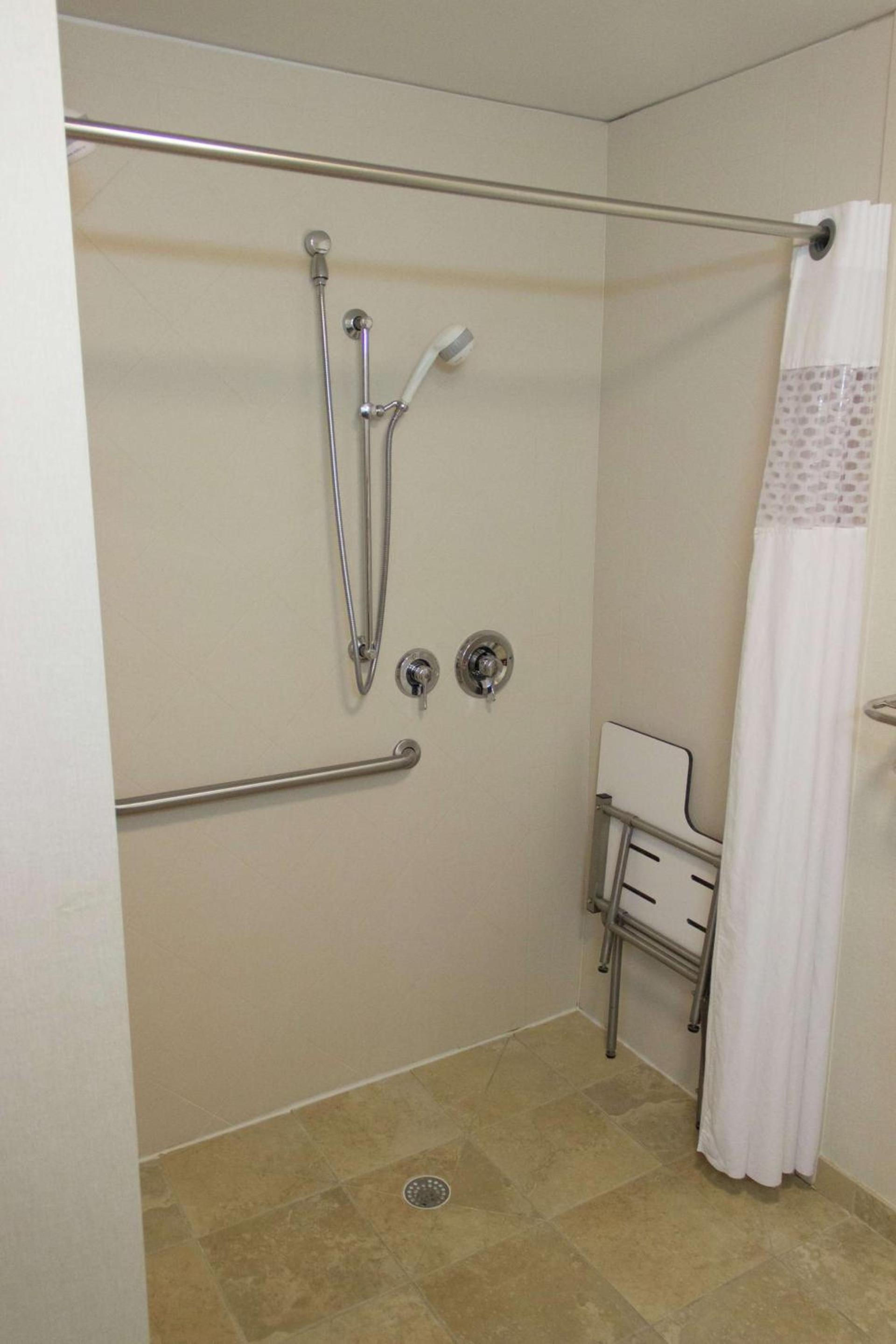 Hampton Inn & Suites Davenport photo 12