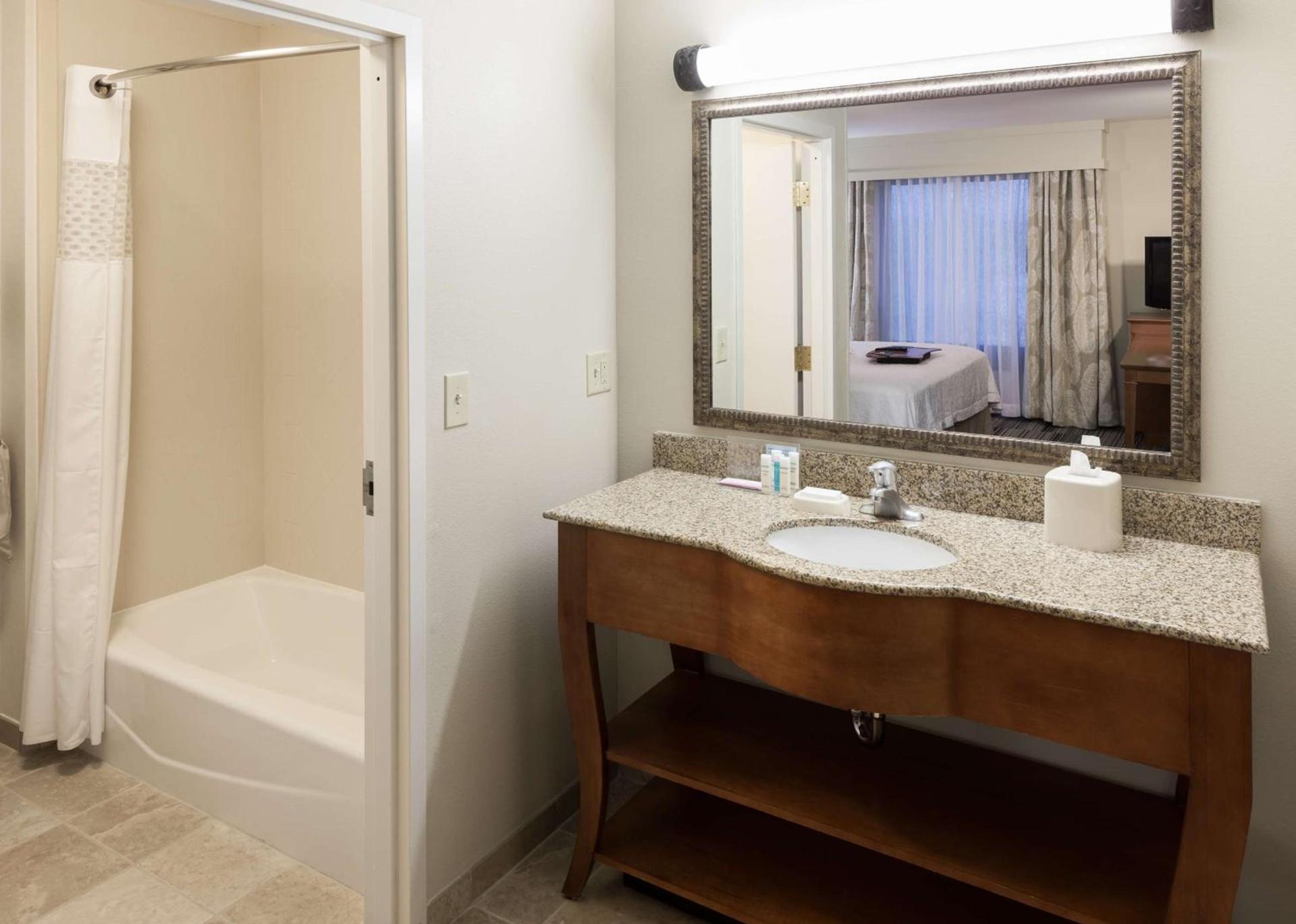 Hampton Inn & Suites Davenport photo 20