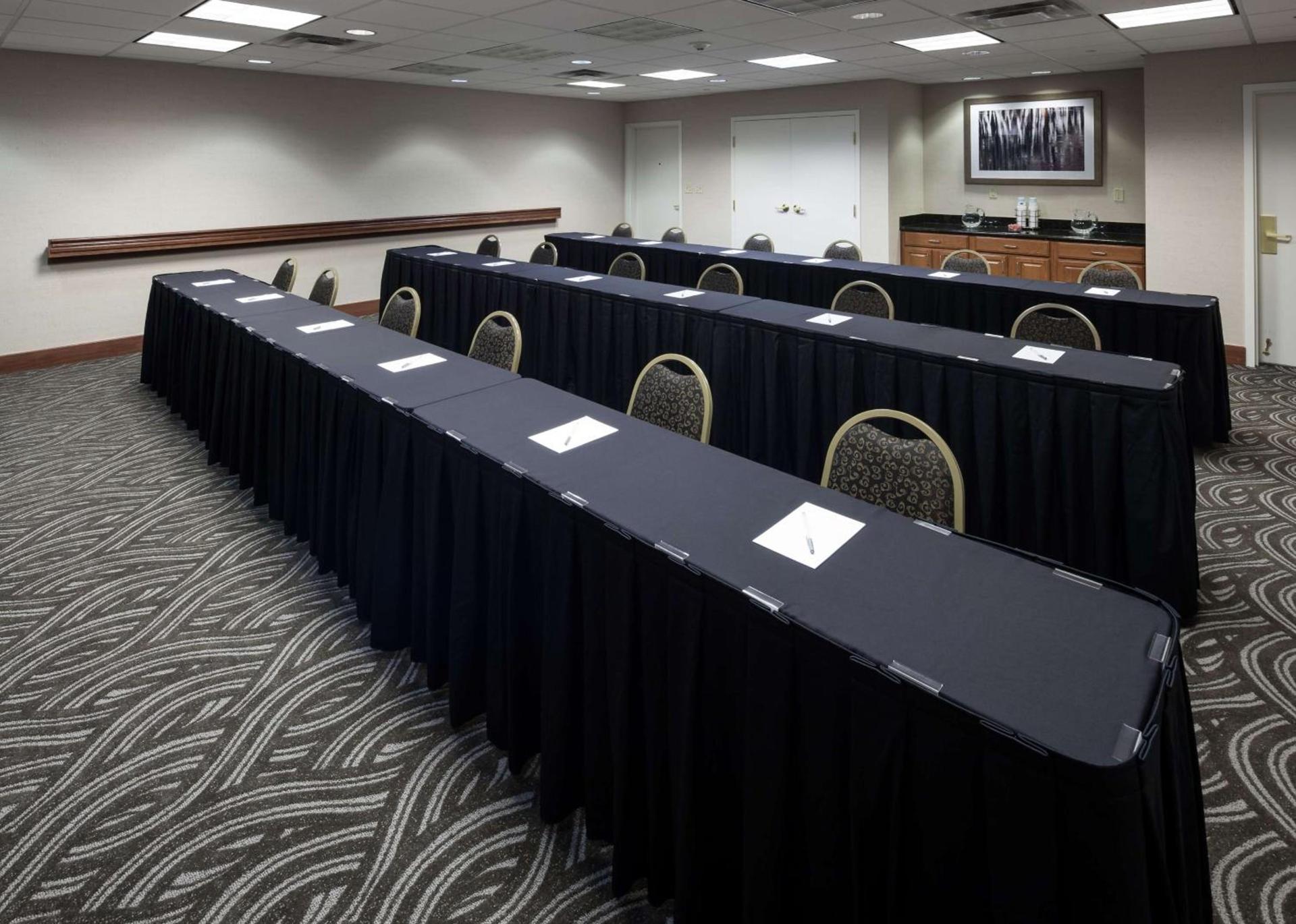 Hampton Inn & Suites Davenport photo 29
