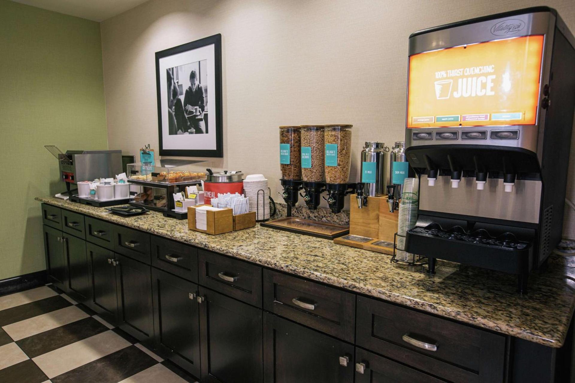 Hampton Inn & Suites Effingham photo 16