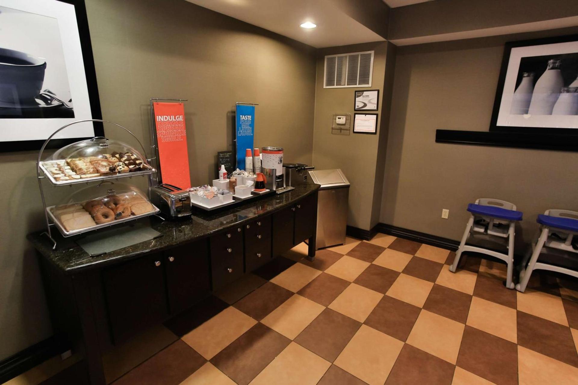 Hampton Inn & Suites Middlebury photo 9