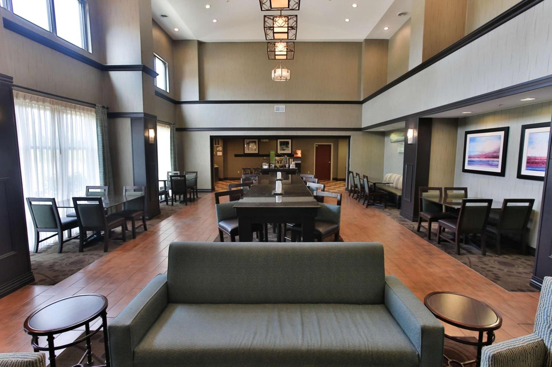 Hampton Inn & Suites Middlebury photo 10