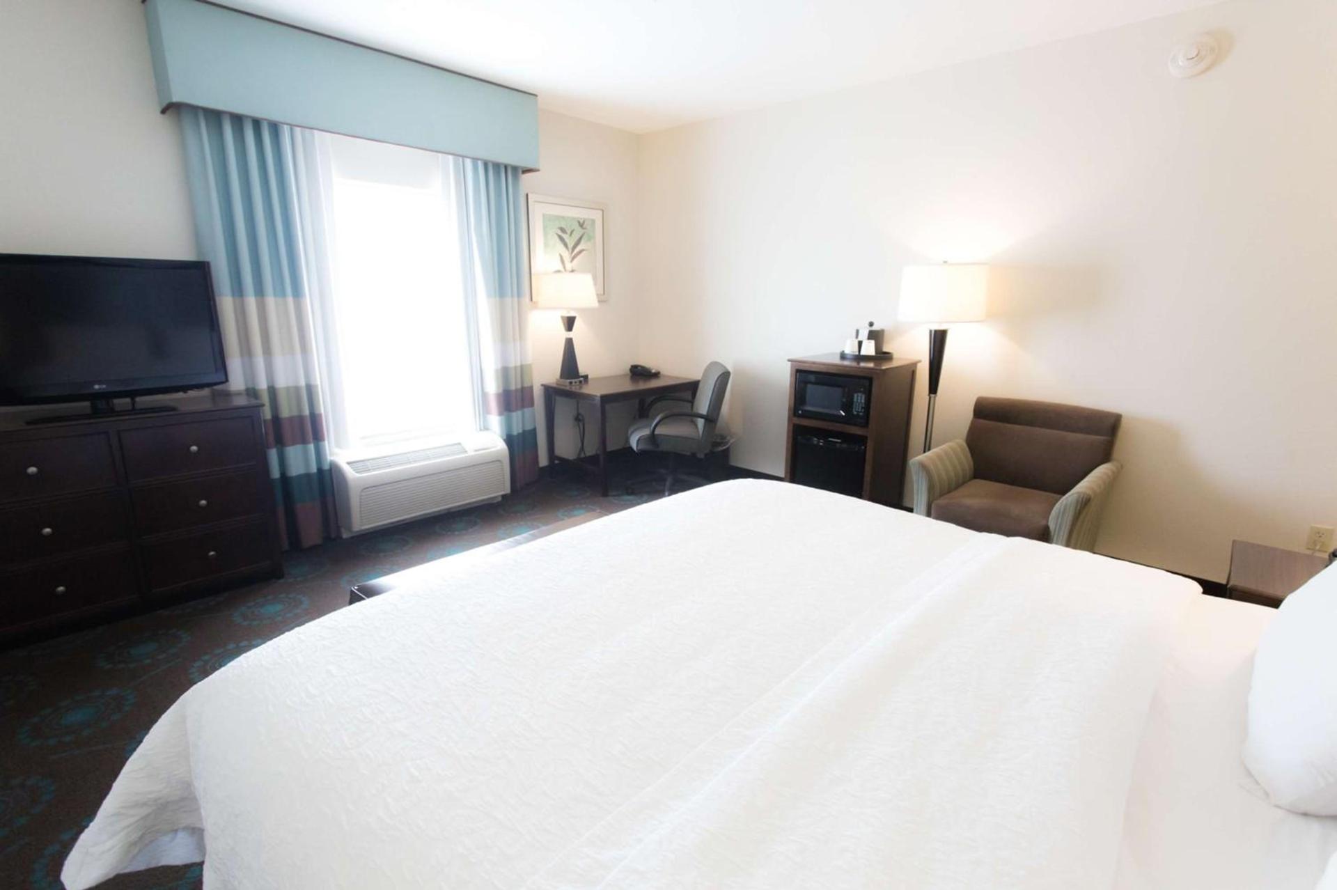 Hampton Inn & Suites Middlebury photo 13
