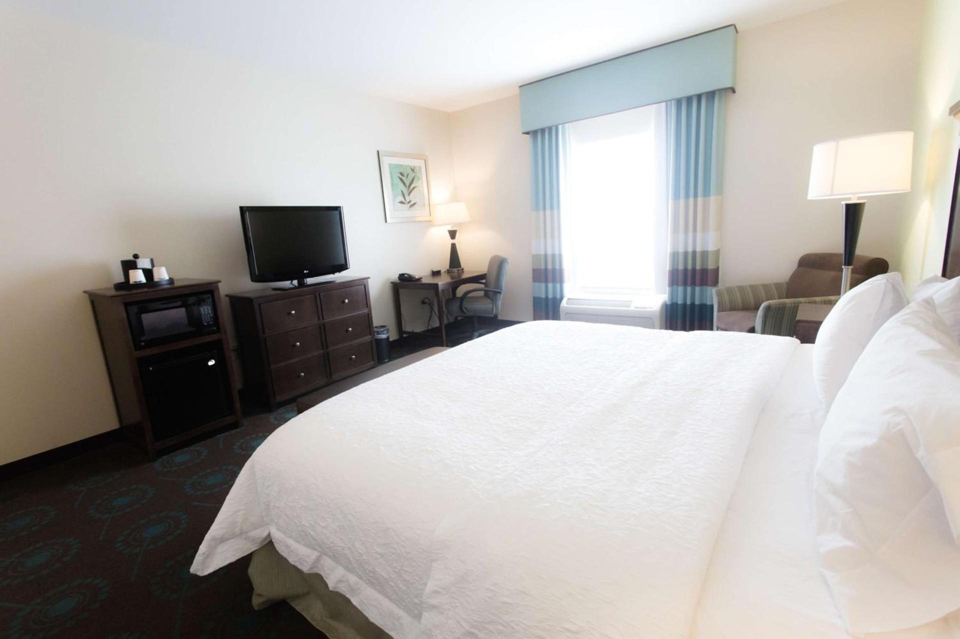 Hampton Inn & Suites Middlebury photo 14