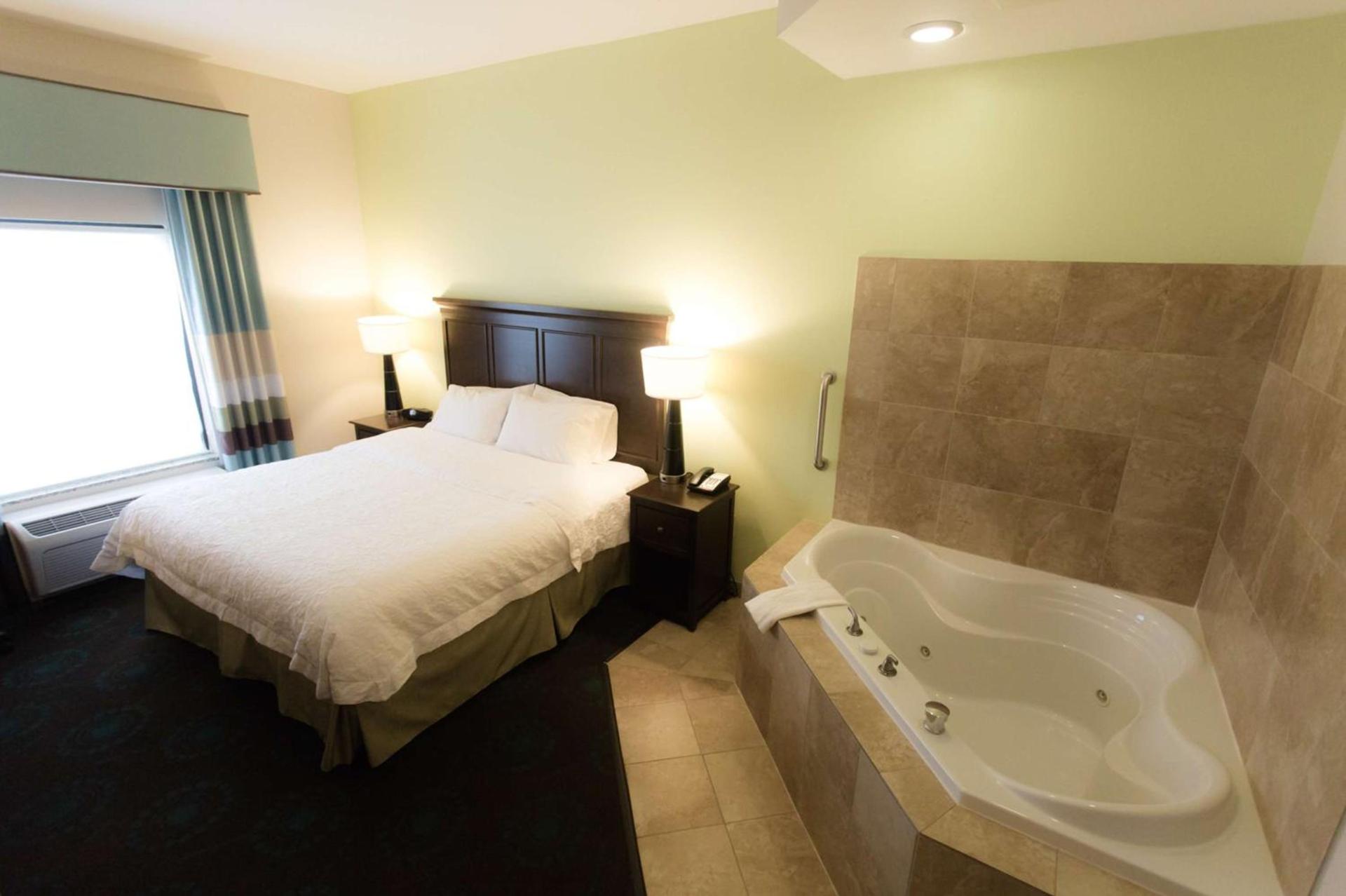 Hampton Inn & Suites Middlebury photo 15