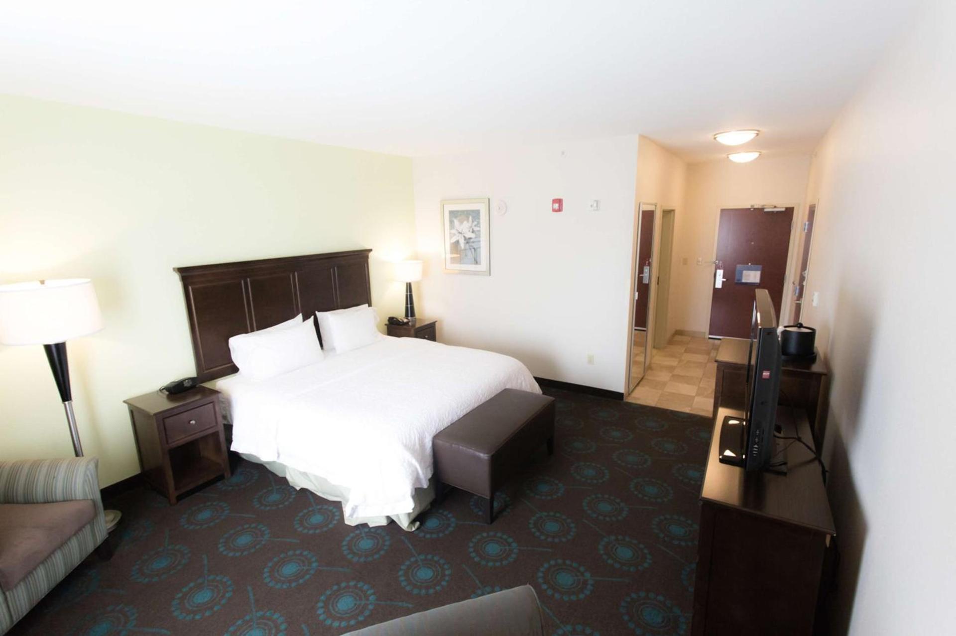 Hampton Inn & Suites Middlebury photo 17