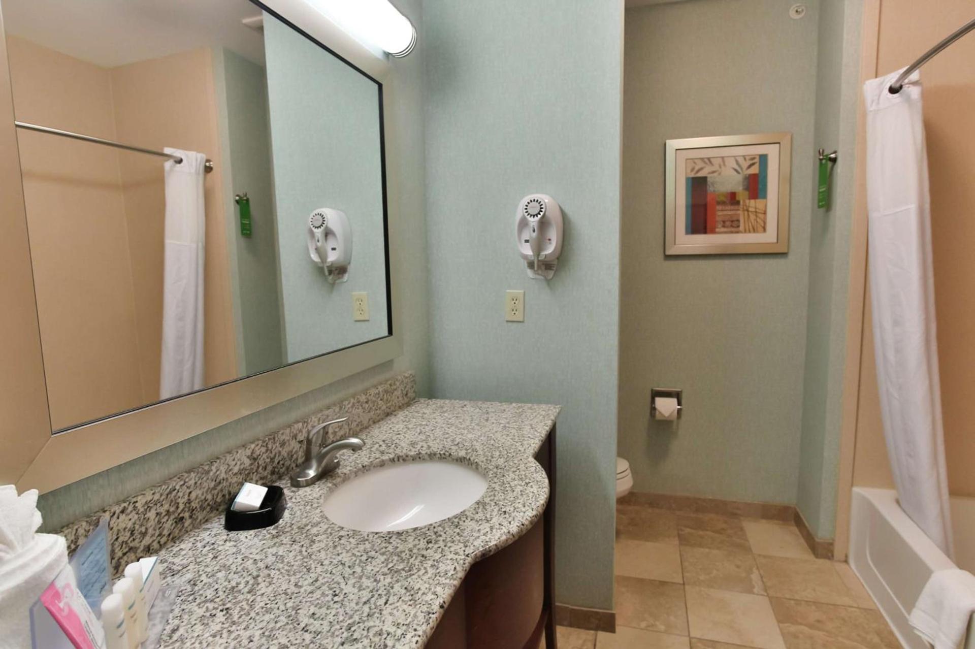 Hampton Inn & Suites Middlebury photo 18