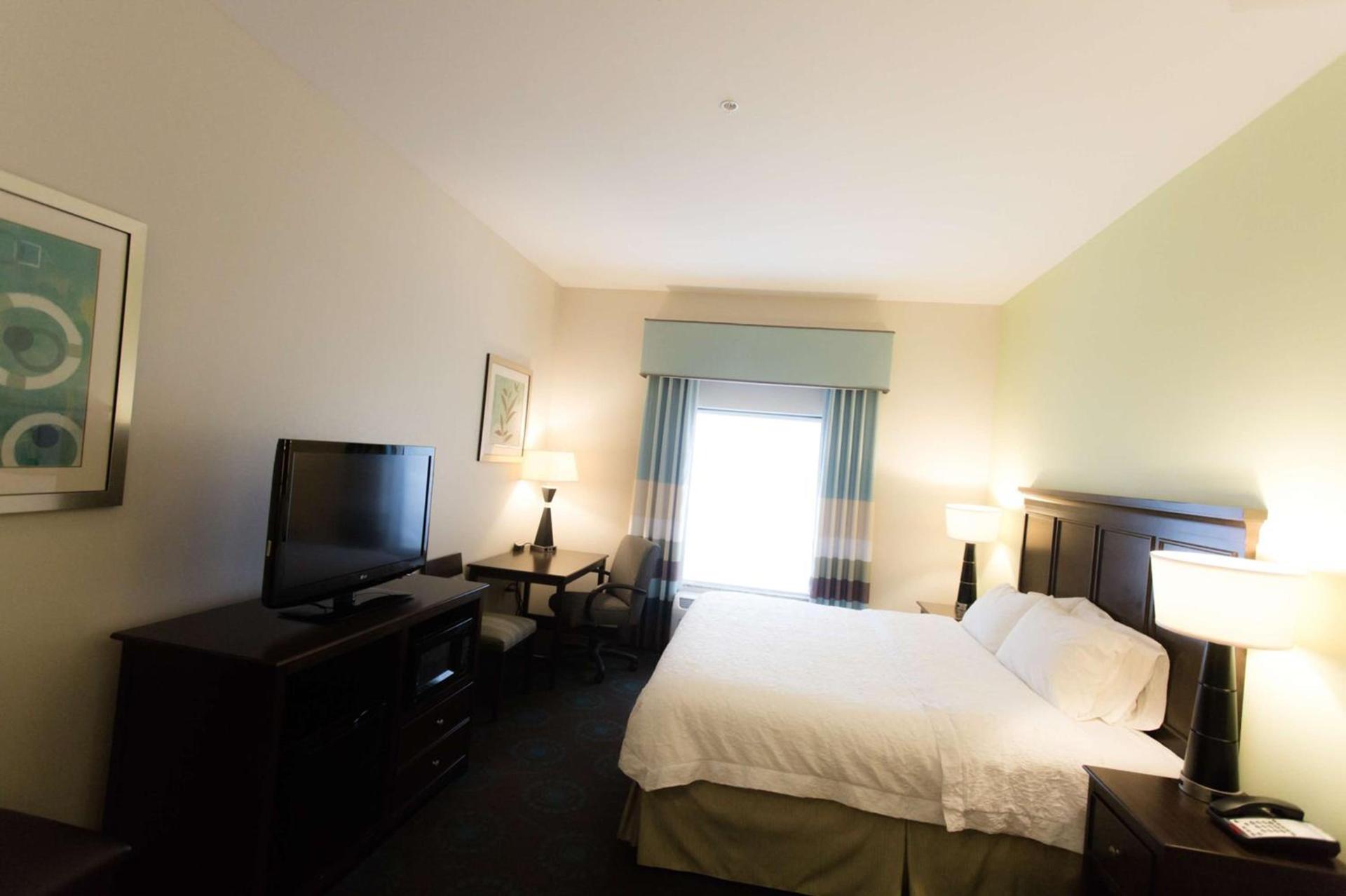 Hampton Inn & Suites Middlebury photo 25