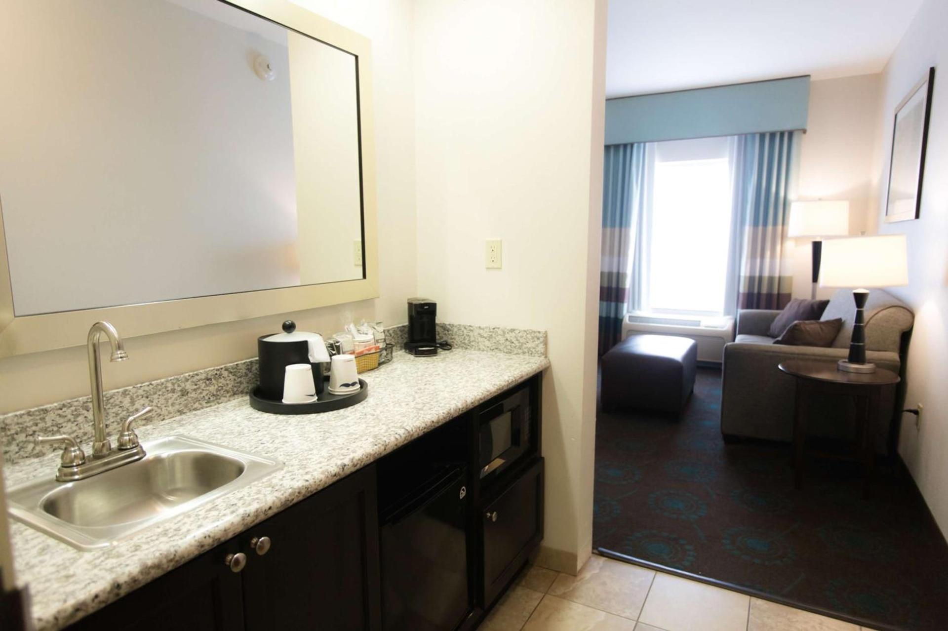 Hampton Inn & Suites Middlebury photo 29