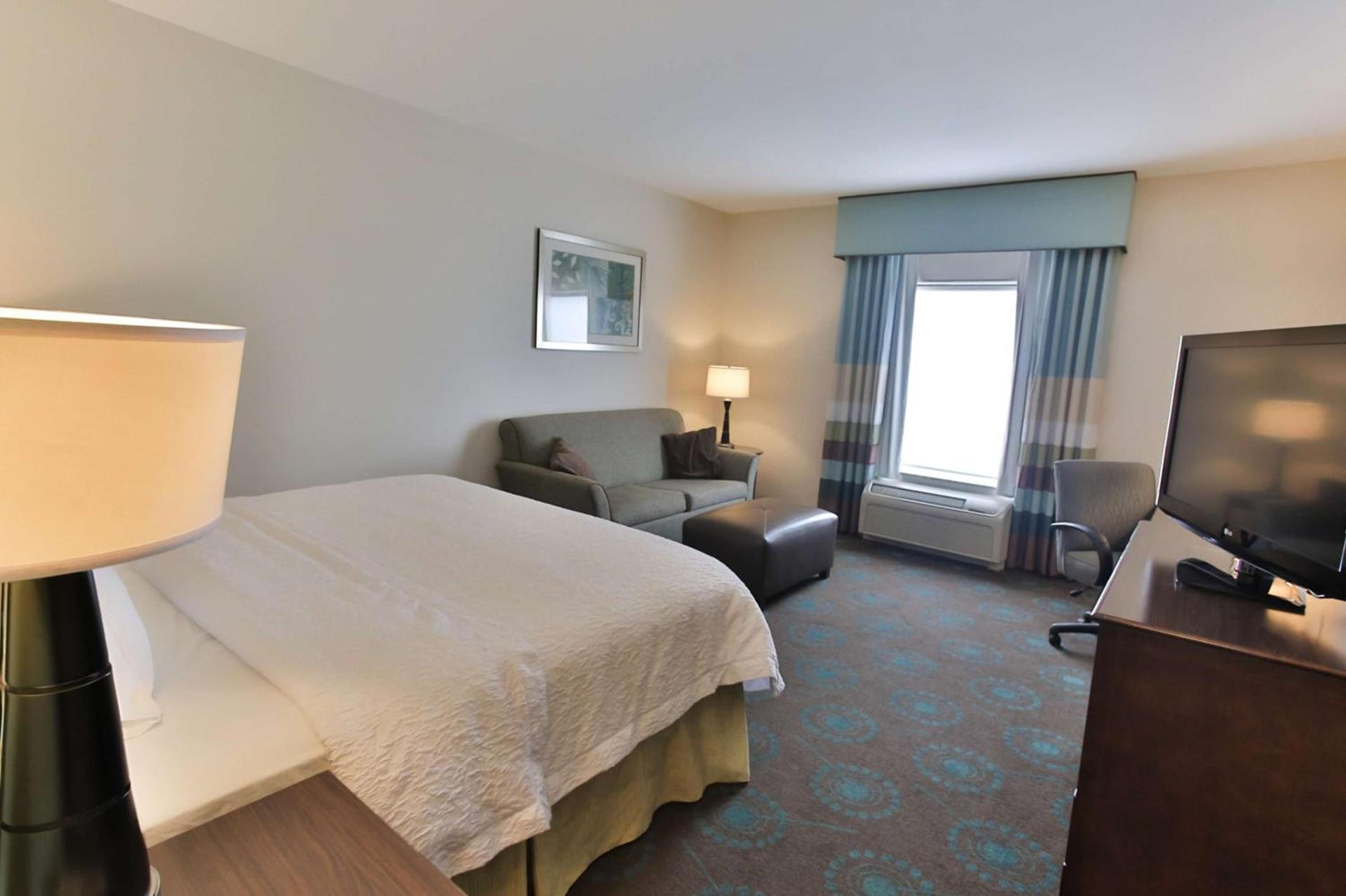 Hampton Inn & Suites Middlebury photo 34