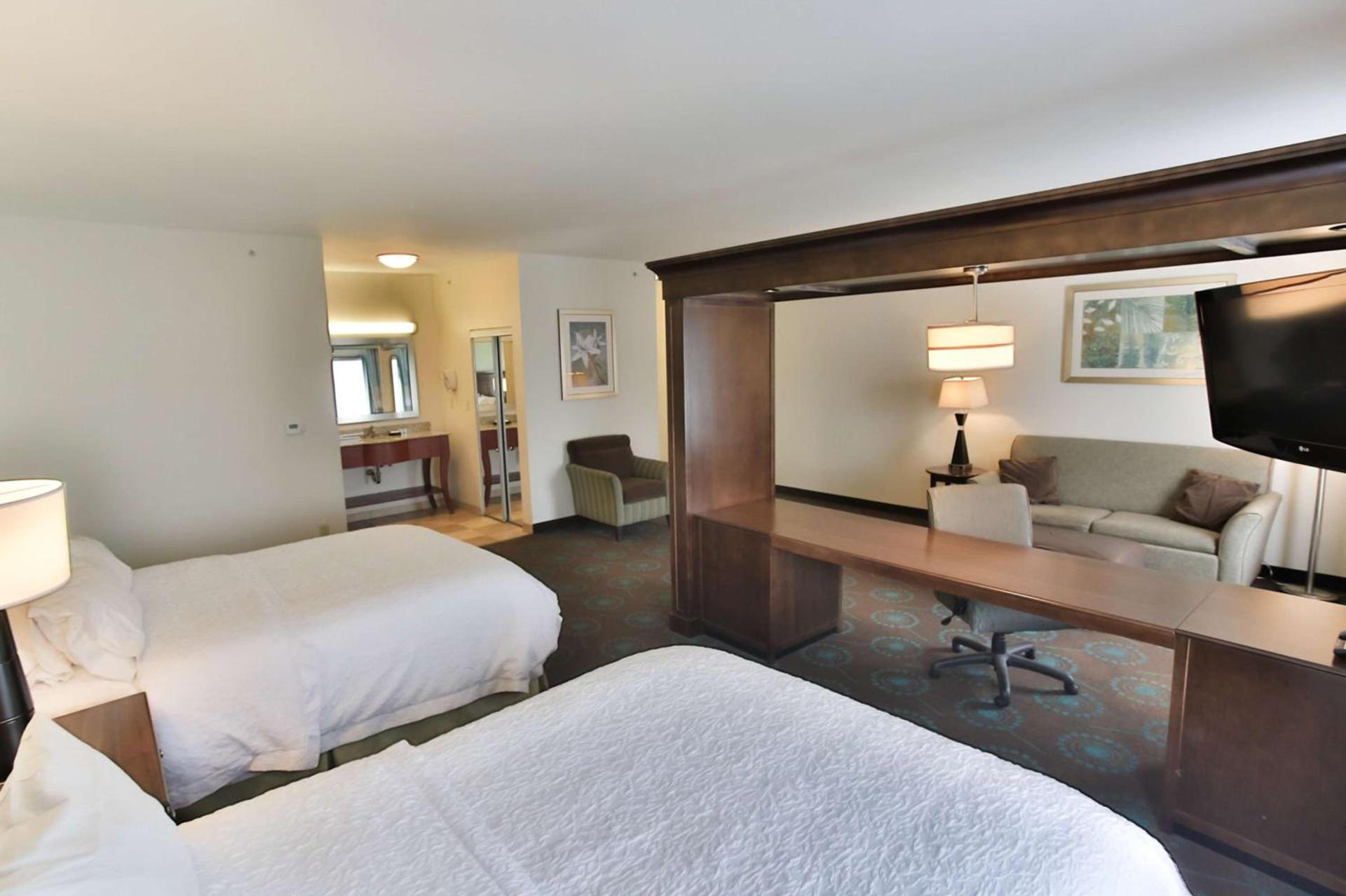 Hampton Inn & Suites Middlebury photo 36