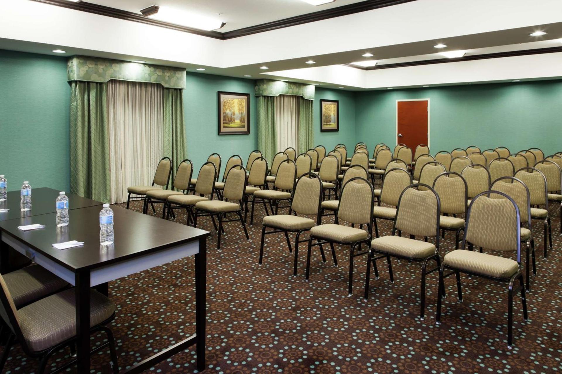 Hampton Inn & Suites Middlebury photo 39