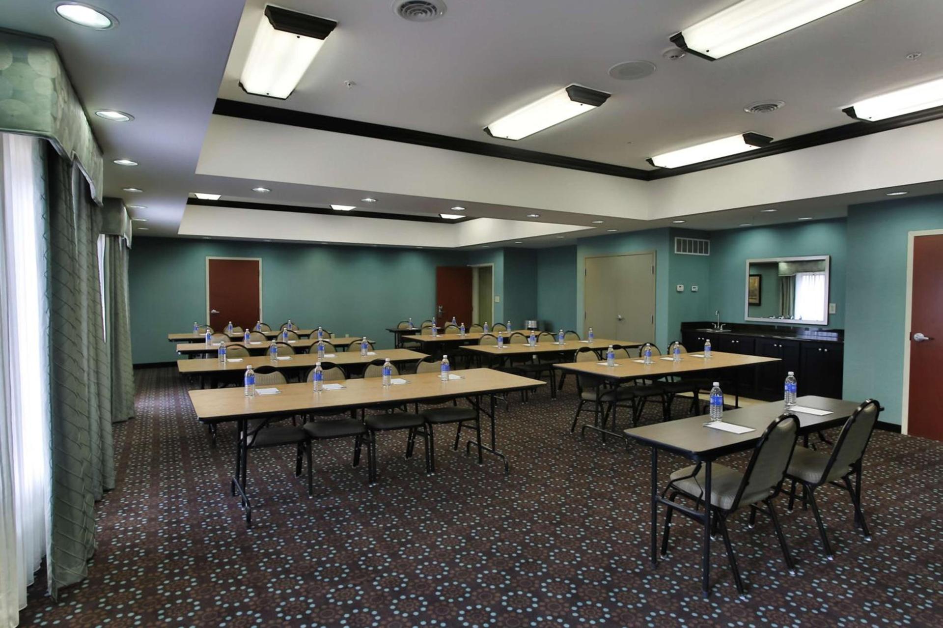 Hampton Inn & Suites Middlebury photo 40