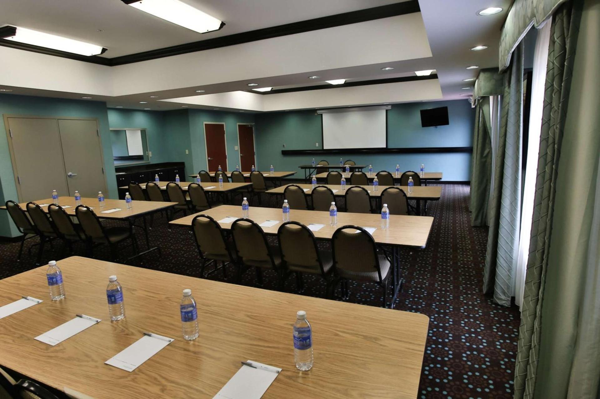 Hampton Inn & Suites Middlebury photo 41