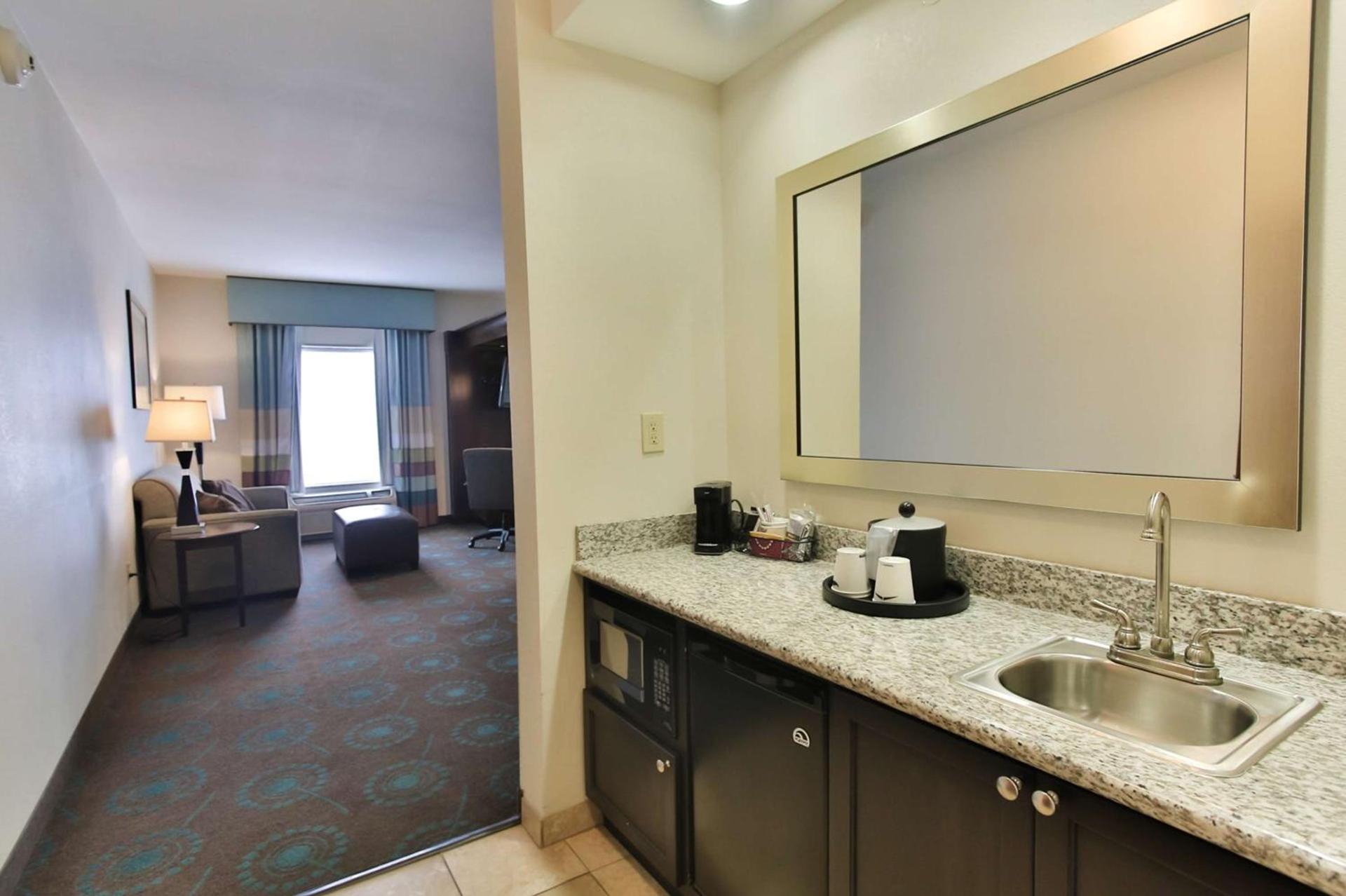 Hampton Inn & Suites Middlebury photo 42